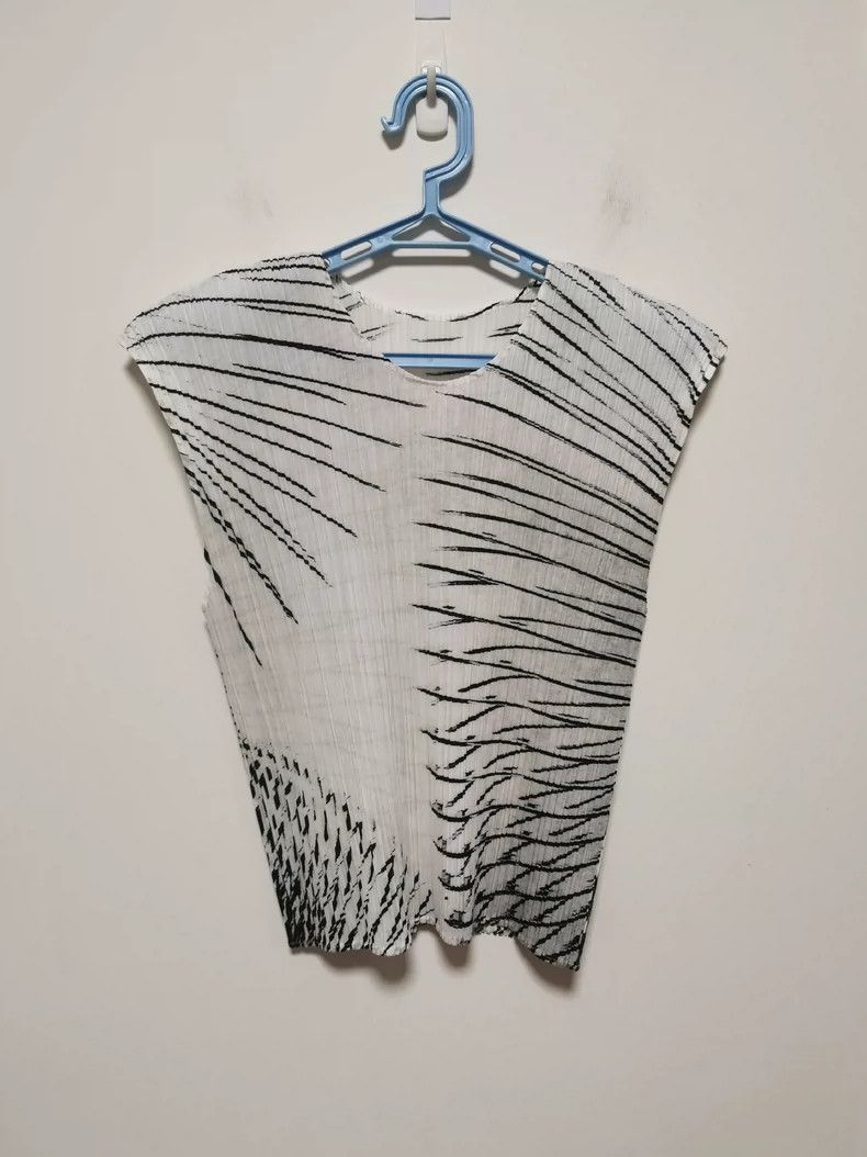 Issey Miyake Issey Miyake size:3 Grey pleated smoke vest Size XS / US 0-2 / IT 36-38 - 1 Thumbnail