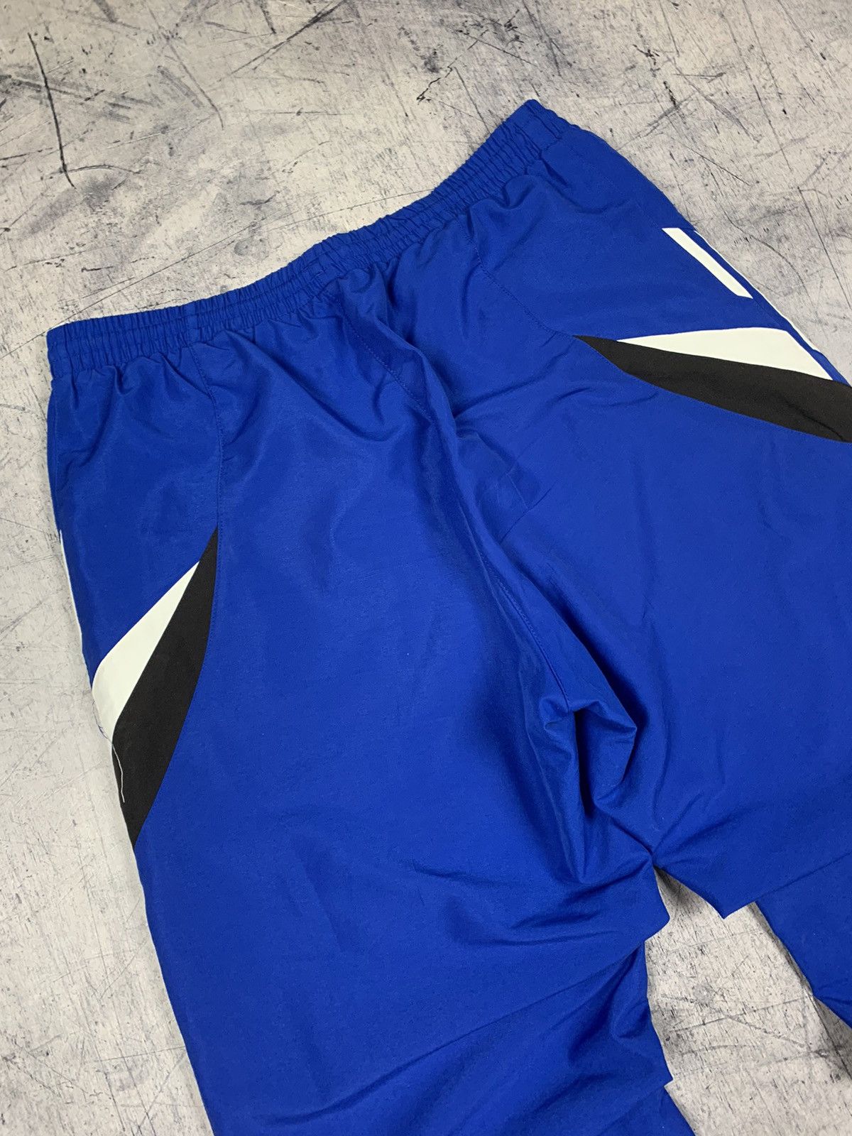 Adidas Vintage Adidas Blue Retro Nylon Suit Sweatpants Size 36 90’s Size US 36 / EU 52 - 11 Thumbnail