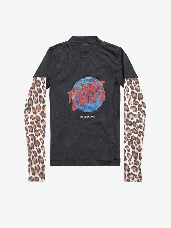 Balenciaga o1srvl11e0426 Planet Earth Double Sleeve T-Shirt in Black Size S / US 4 / IT 40 - 1 Thumbnail