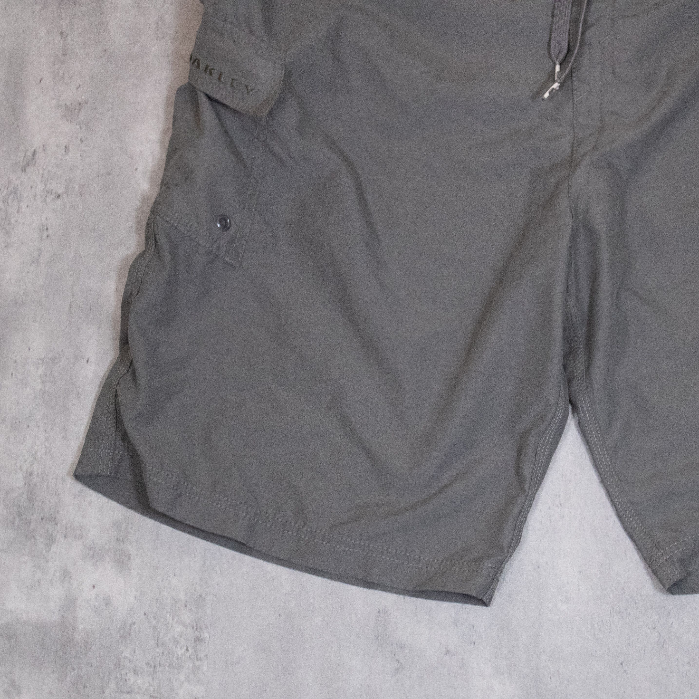 Vintage VTG Y2K 2000's Oakley Crazy Baggy Cargo Grey Water Shorts Size US 40 / EU 56 - 8 Thumbnail