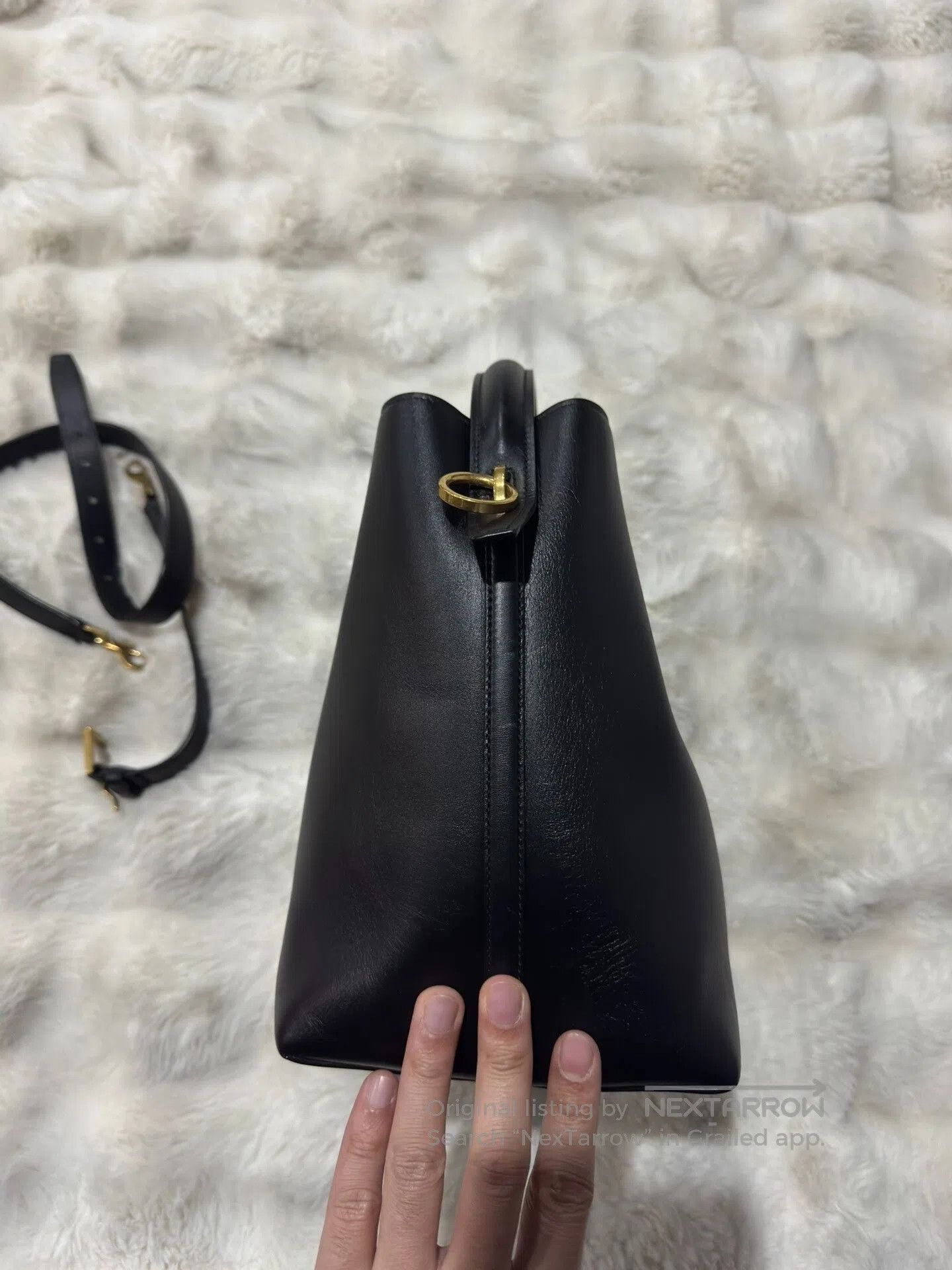 Yves Saint Laurent YSL Le37 Hobo Bag. Size ONE SIZE - 3 Thumbnail