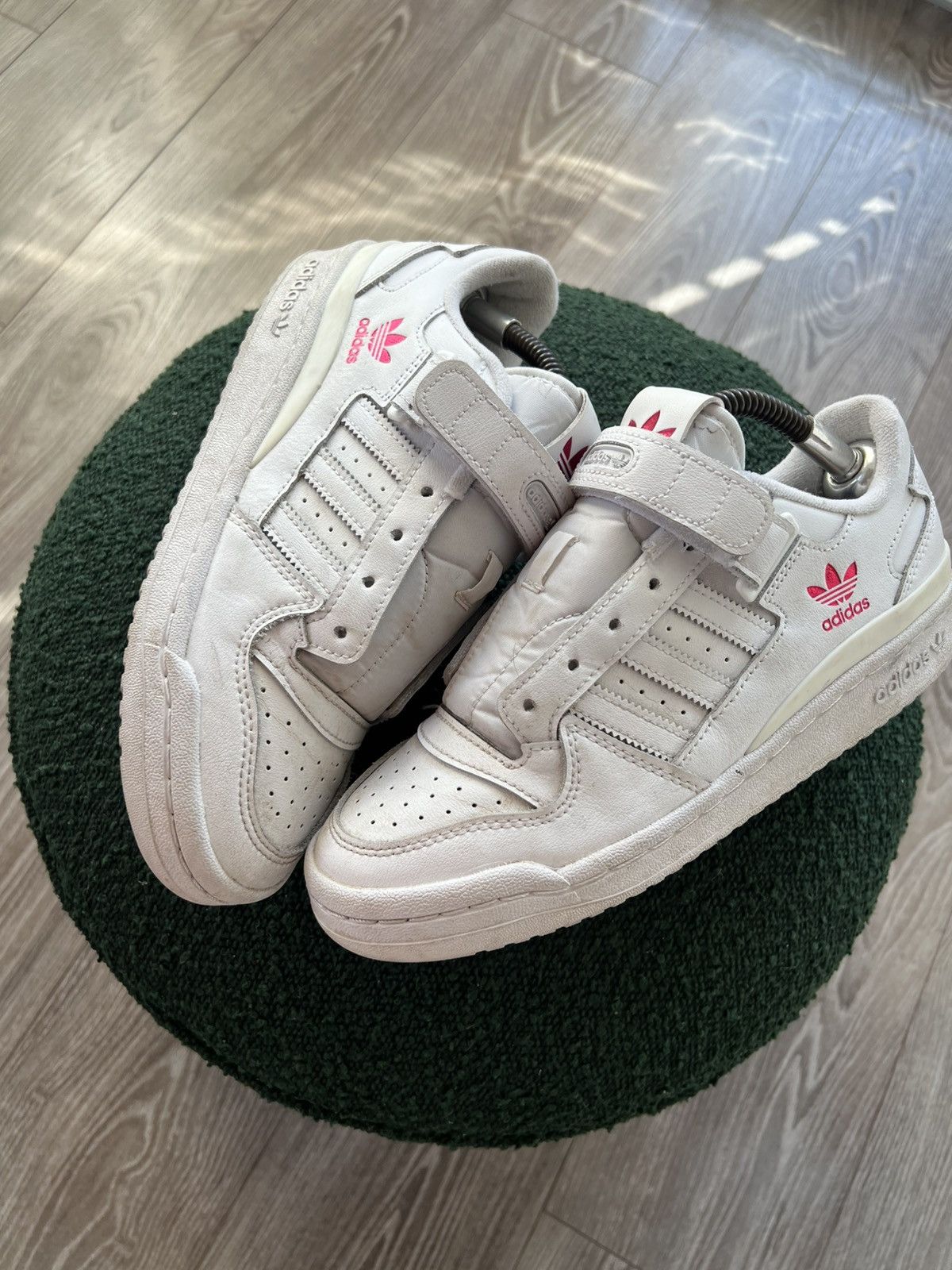 Adidas × Designer ‼️Vintage Adidas Forum Low Pink/White Sneakers‼️ Size US 7 / EU 40 - 4 Thumbnail