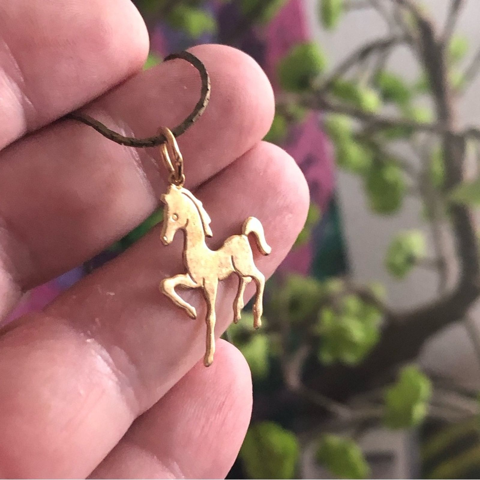 Vintage Vintage etched gold stallion horse pendant on chain necklace Size ONE SIZE - 3 Thumbnail