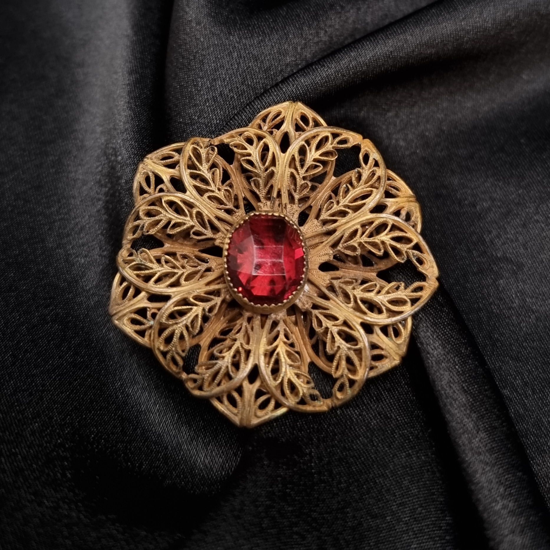 Vintage Vintage 1930's-1950's Gold-Tone Filigree Brooch With Red Gla Size ONE SIZE - 1 Thumbnail