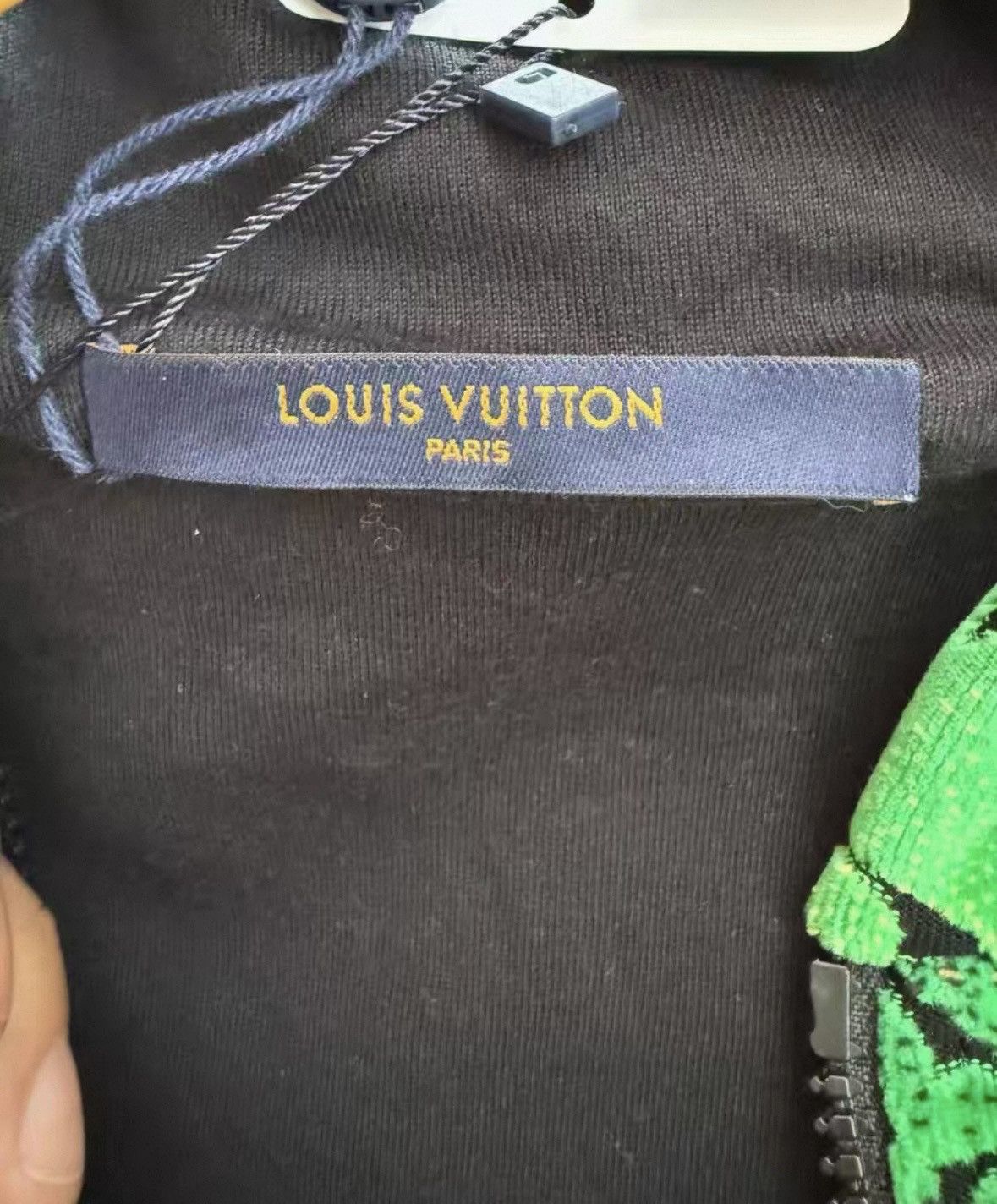 Louis Vuitton Louis Vuitton Flocked Gradient Monogram Zip Jacket wxx Size US XL / EU 56 / 4 - 3 Thumbnail