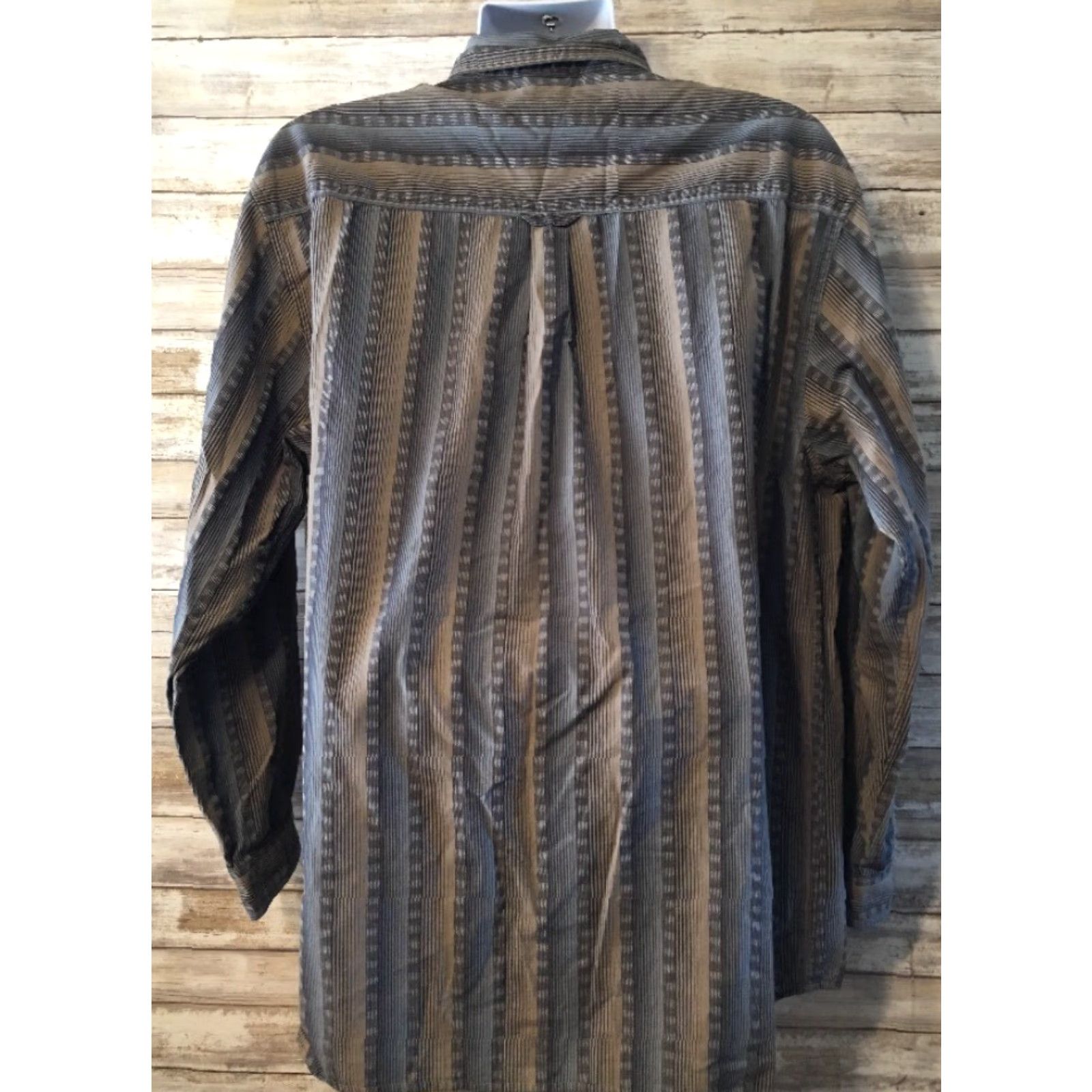 The North Face The North Face Striped Button-Down Long Sleeve Shirt Mens XL EUC 100% Cotton Gray Button-Up Size US XL / EU 56 / 4 - 4 Thumbnail