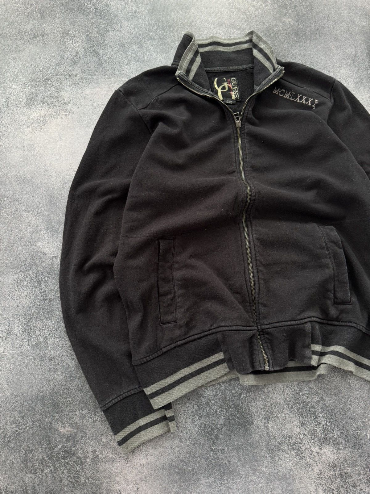 Guess Guess vintage y2k zip sweatshirt japanese brand avant garde Size US L / EU 52-54 / 3 - 2 Thumbnail