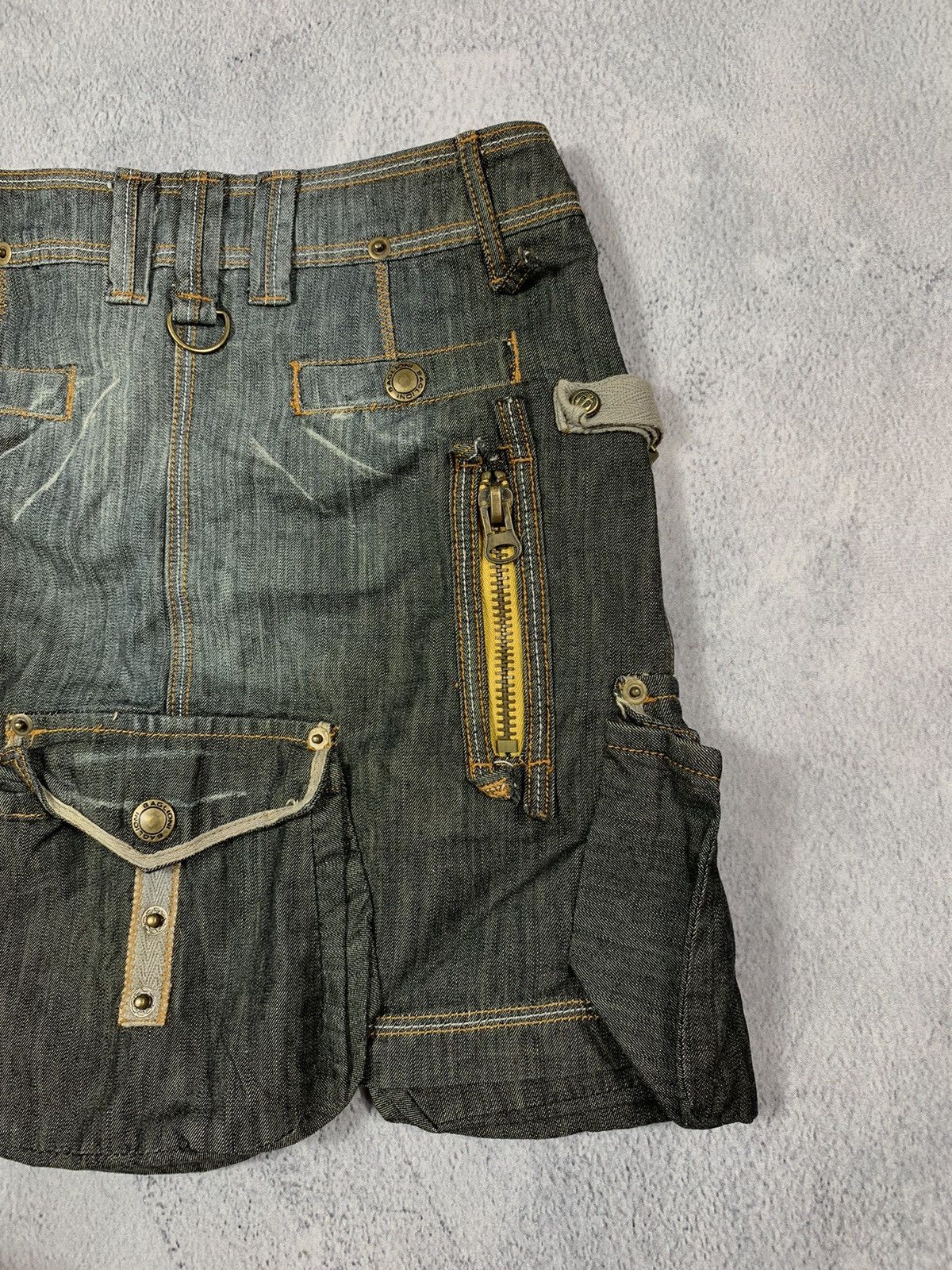 Japanese Brand × Vintage Vintage Y2K crazy bondage 9 pockets faded cargo mini skirt Size 24" / US 00 / IT 34 - 7 Thumbnail