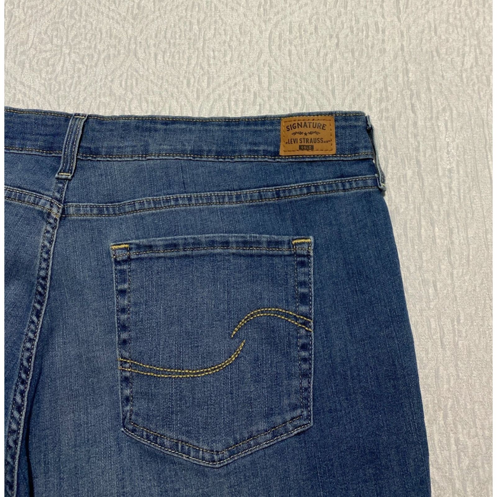 Vintage Signature Levi Strauss Gold Totally Shaping Bootcut Jeans Womens 22 S Whiskers Size 27" / US 4 / IT 40 - 7 Thumbnail