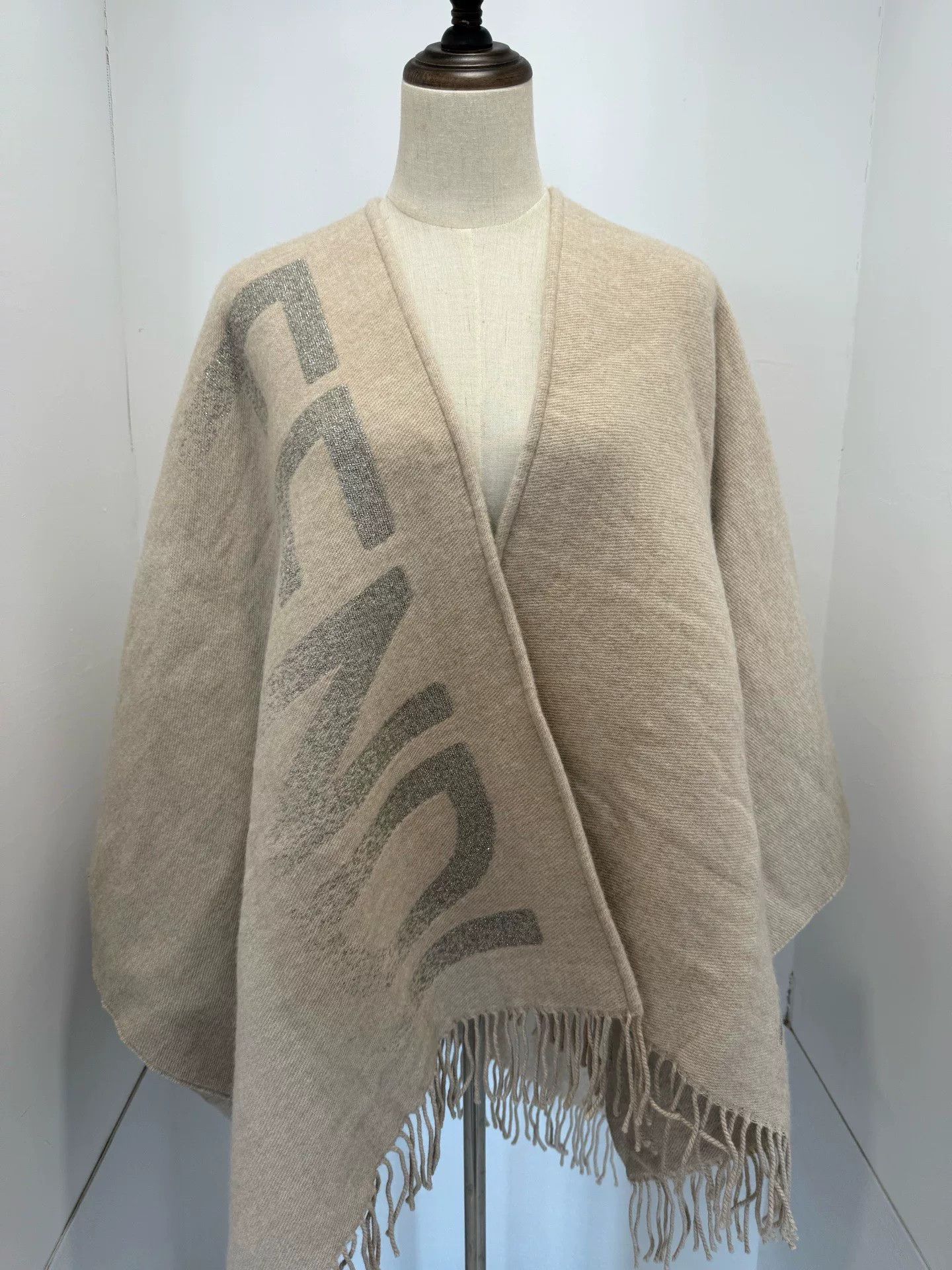 Fendi Fendi Gradient Logo Wool Cape Size US M / EU 48-50 / 2 - 1 Thumbnail