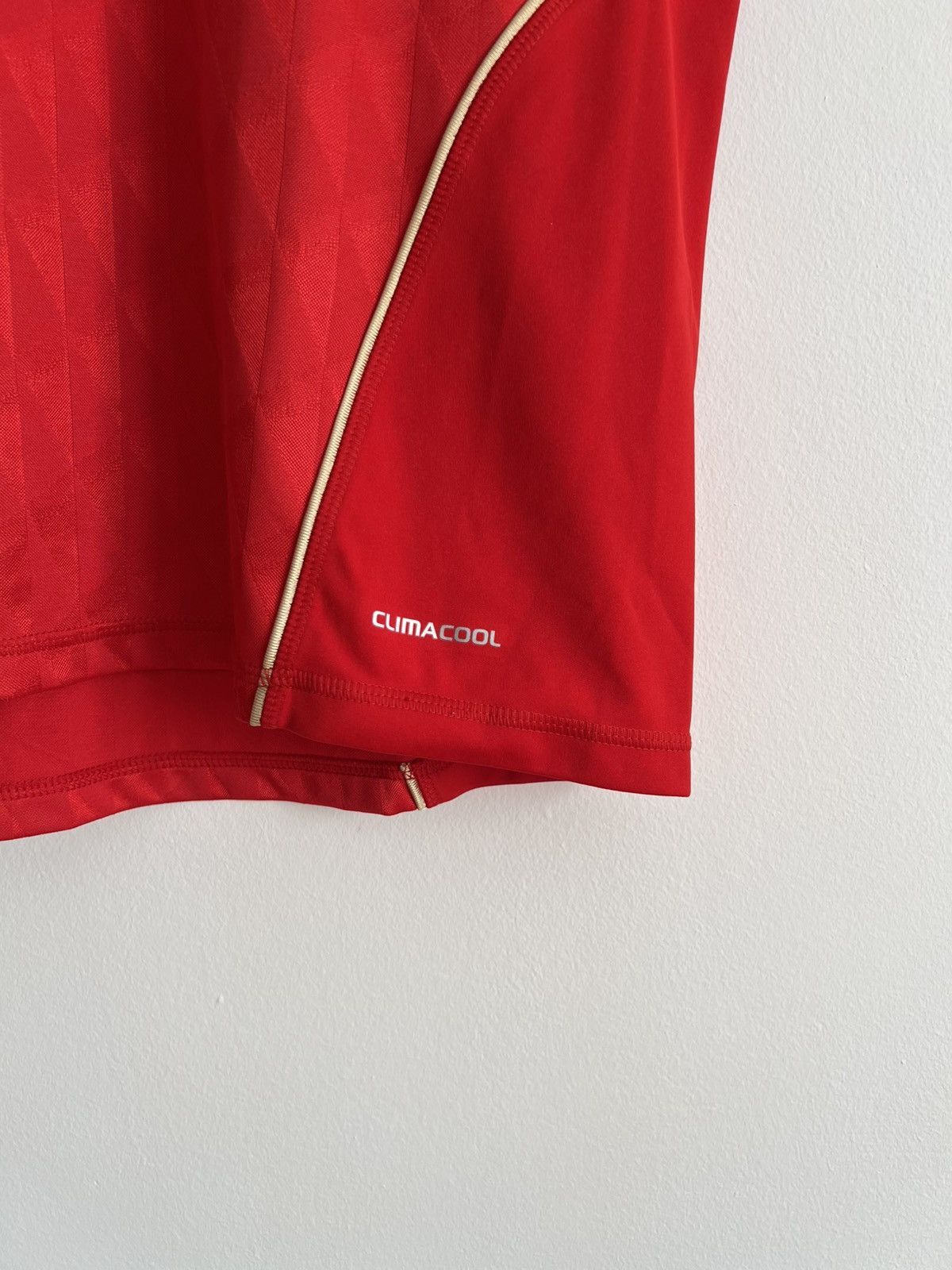 Adidas Vintage Liverpool 2010/12 Adidas Soccer Jersey XL size Size US XL / EU 56 / 4 - 3 Thumbnail