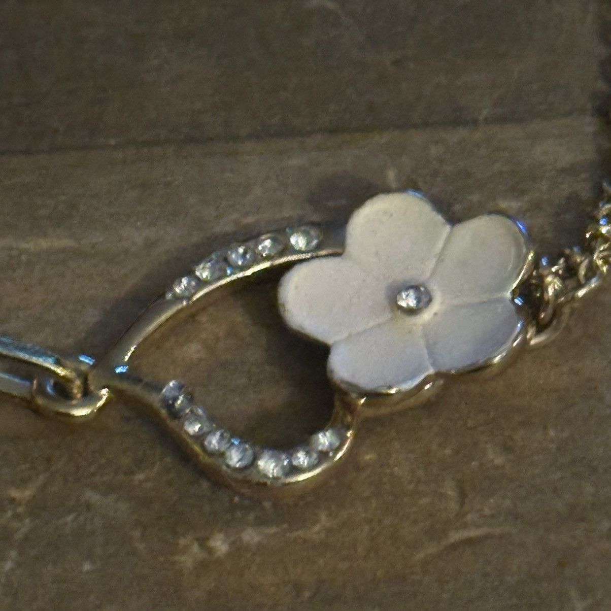 Other Gold tone enamel flower and rhinestone heart bracelet Size ONE SIZE - 6 Thumbnail