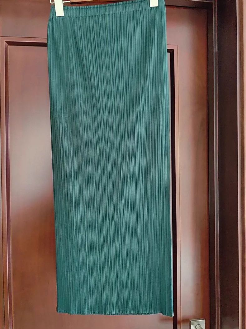 Issey Miyake Issey Miyake size:3 Dark green pleated skirt Size 22" - 2 Thumbnail