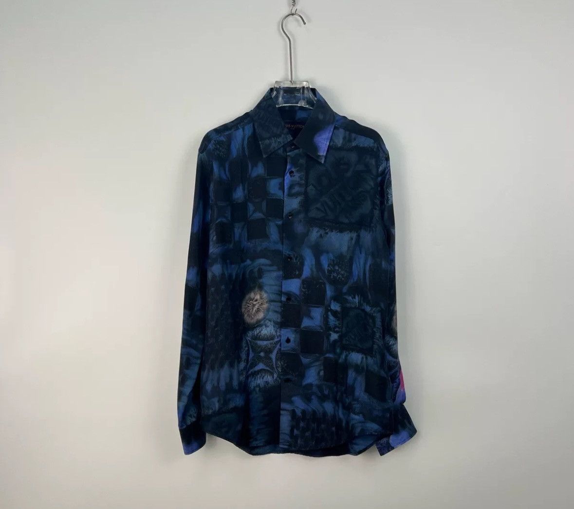Louis Vuitton Louis Vuitton Deep blue fashionable printed silk shirt Size US S / EU 44-46 / 1 - 3 Thumbnail