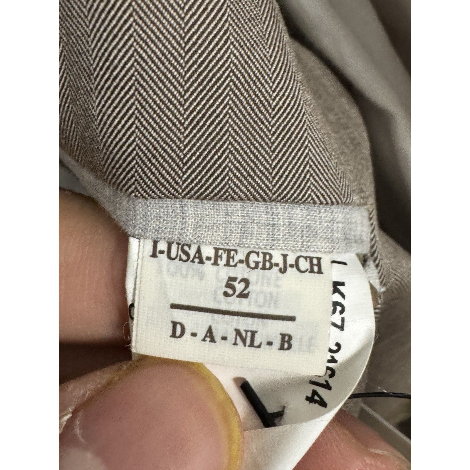 Brunello Cucinelli BRUNELLO CUCINELLI 52/42US Herringbone Peak Lapel SportCoat Size 42R - 8 Thumbnail