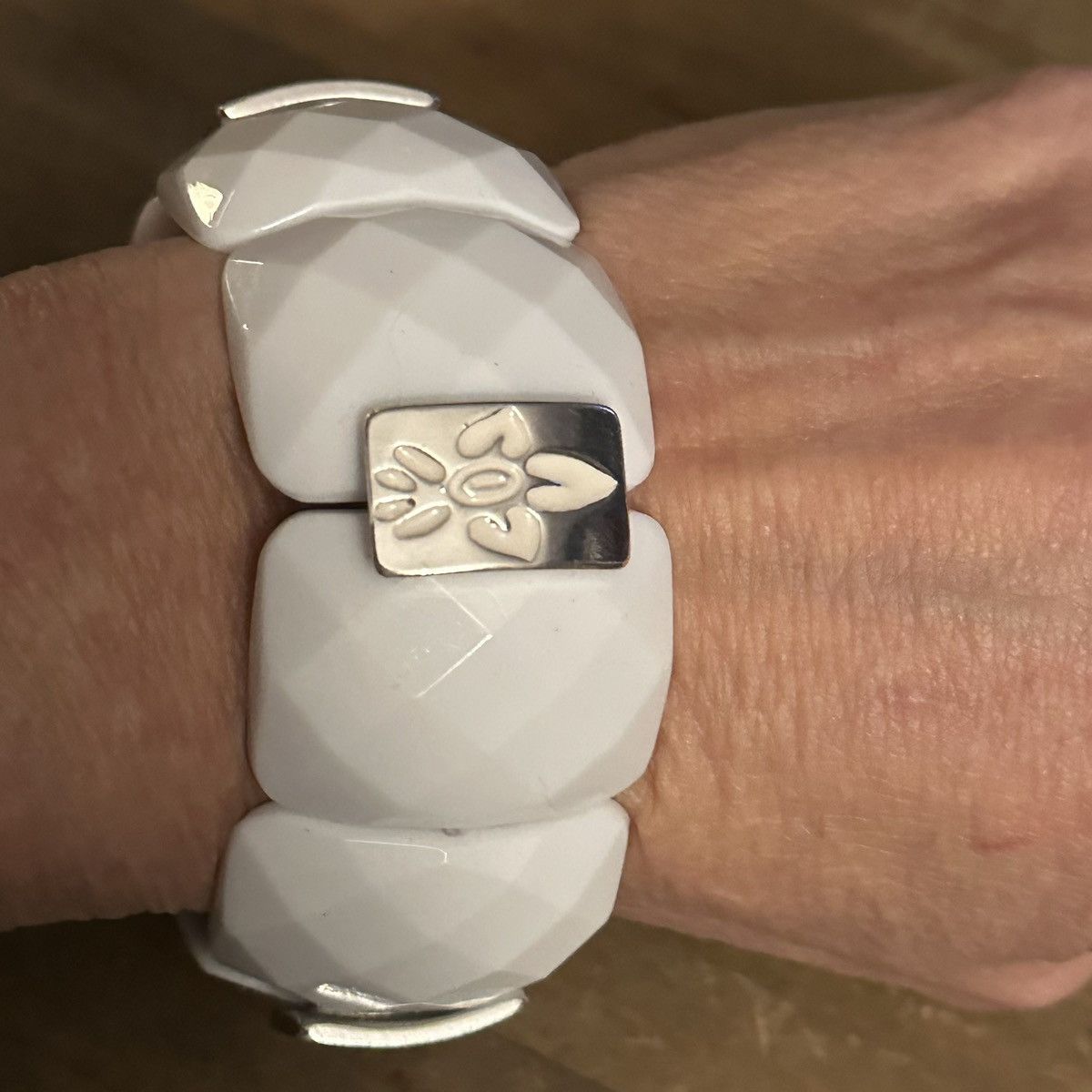 Other Chunky white faceted acrylic stretch bracelet Size ONE SIZE - 2 Thumbnail