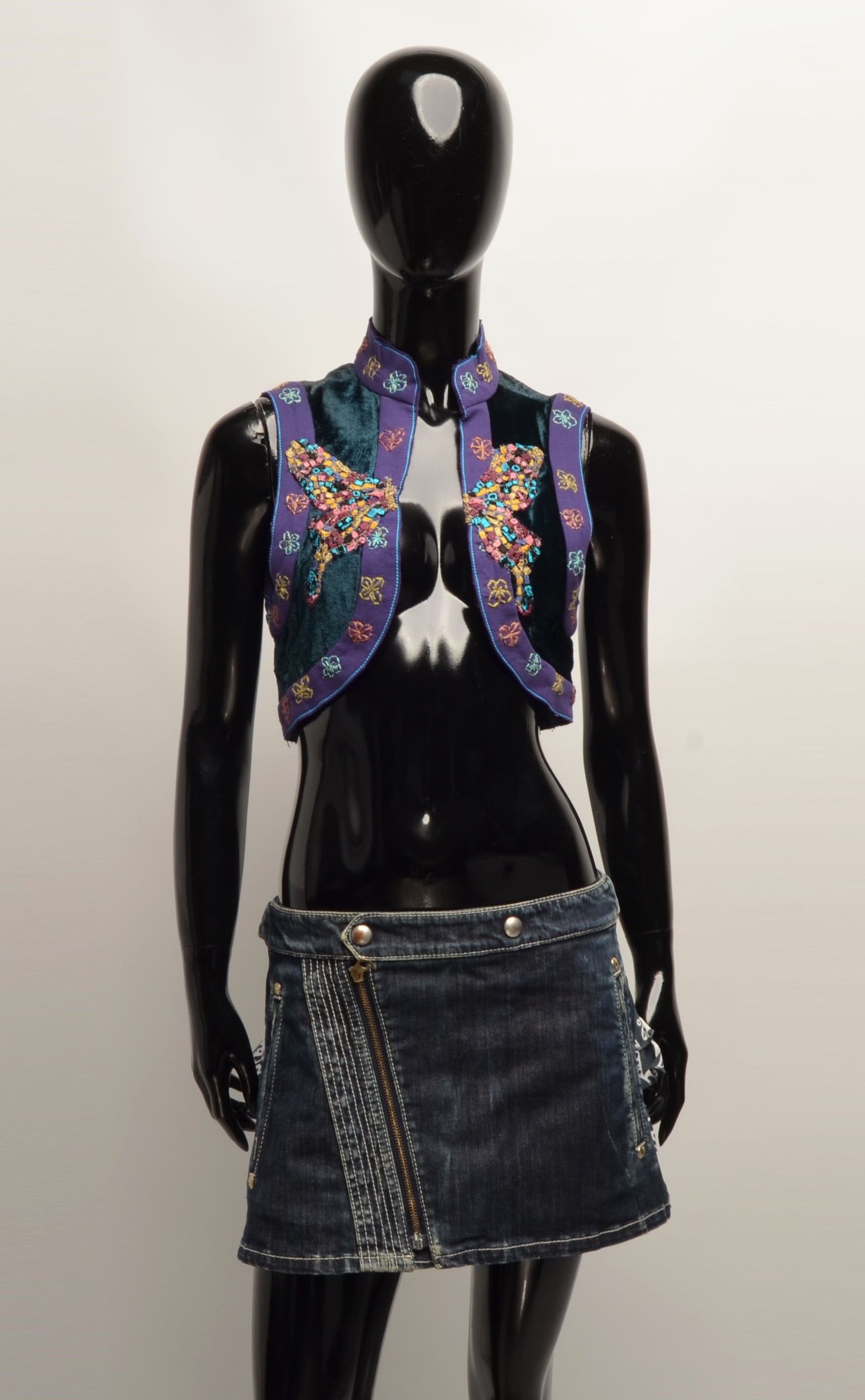 Custo Barcelona Custo Barcelona Y2K Embroidered Fairy Cropped Top Vest Size M / US 6-8 / IT 42-44 - 1 Thumbnail