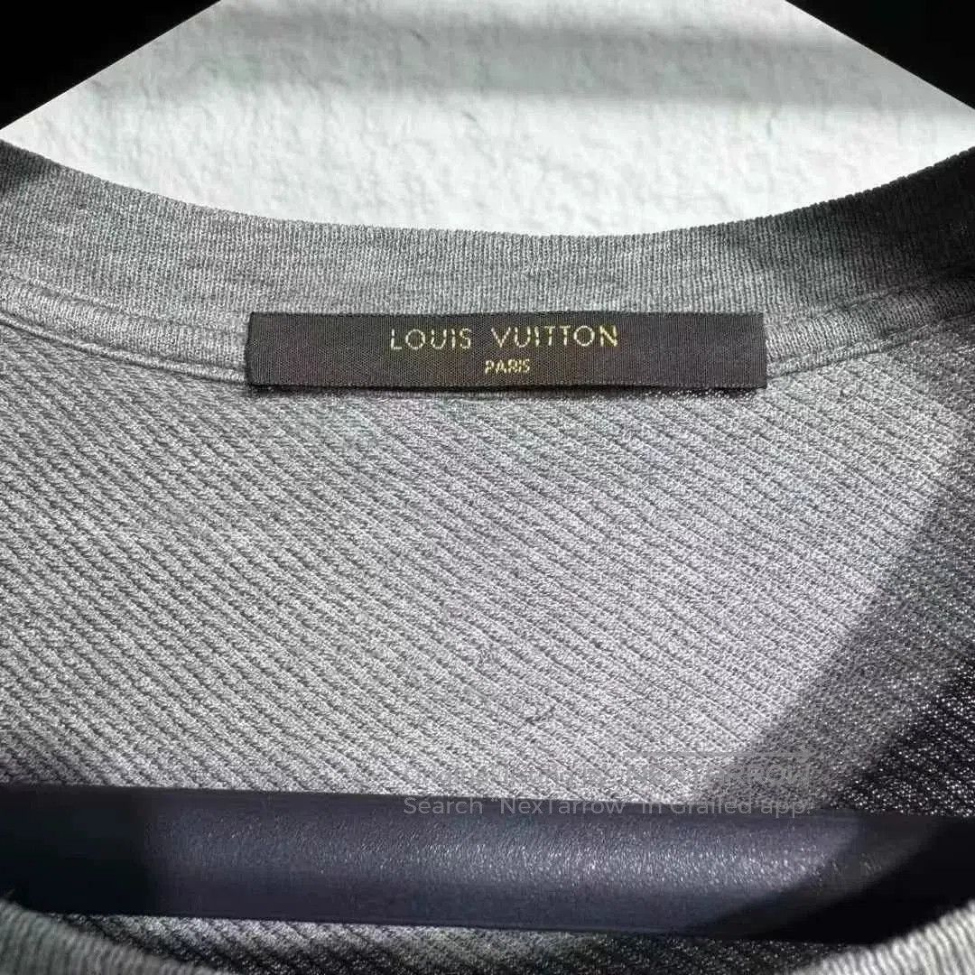Louis Vuitton Louis Vuitton Gray Big Logo T. Size US M / EU 48-50 / 2 - 3 Thumbnail