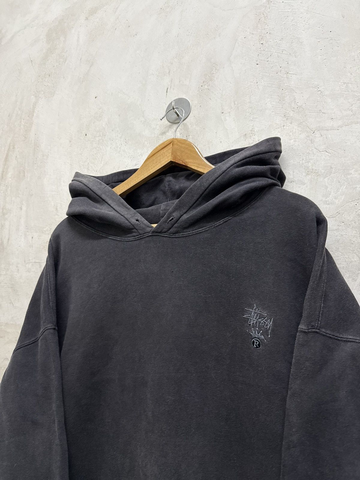 Stussy Vintage 90s Stussy Crown Embroidered Logo Sun Faded Hoodie Size US XXL / EU 58 / 5 - 3 Thumbnail