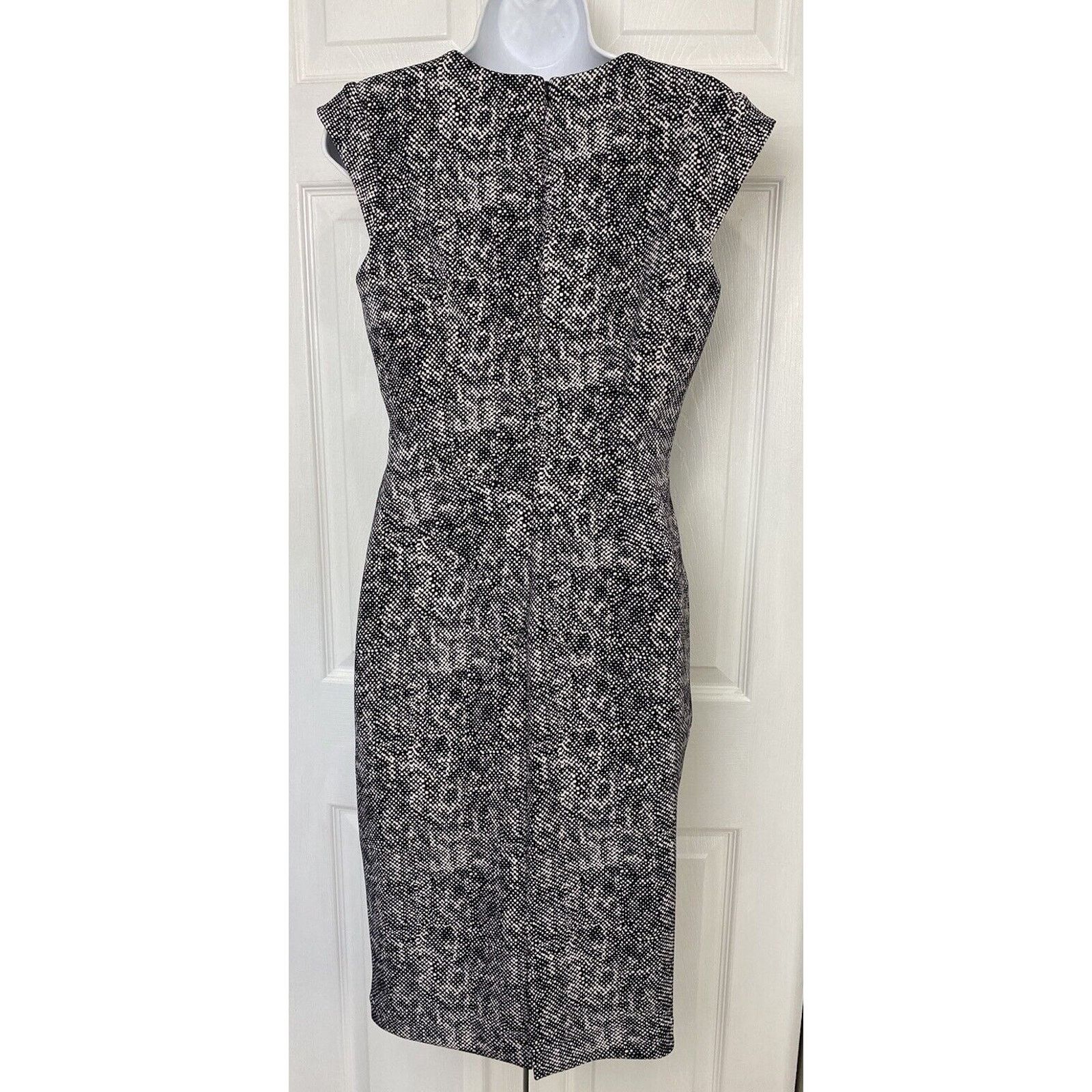 White House Black Market White House Black Market 6 Dot Sheath Dress Cap Sleeve VNeck Size M / US 6-8 / IT 42-44 - 2 Thumbnail