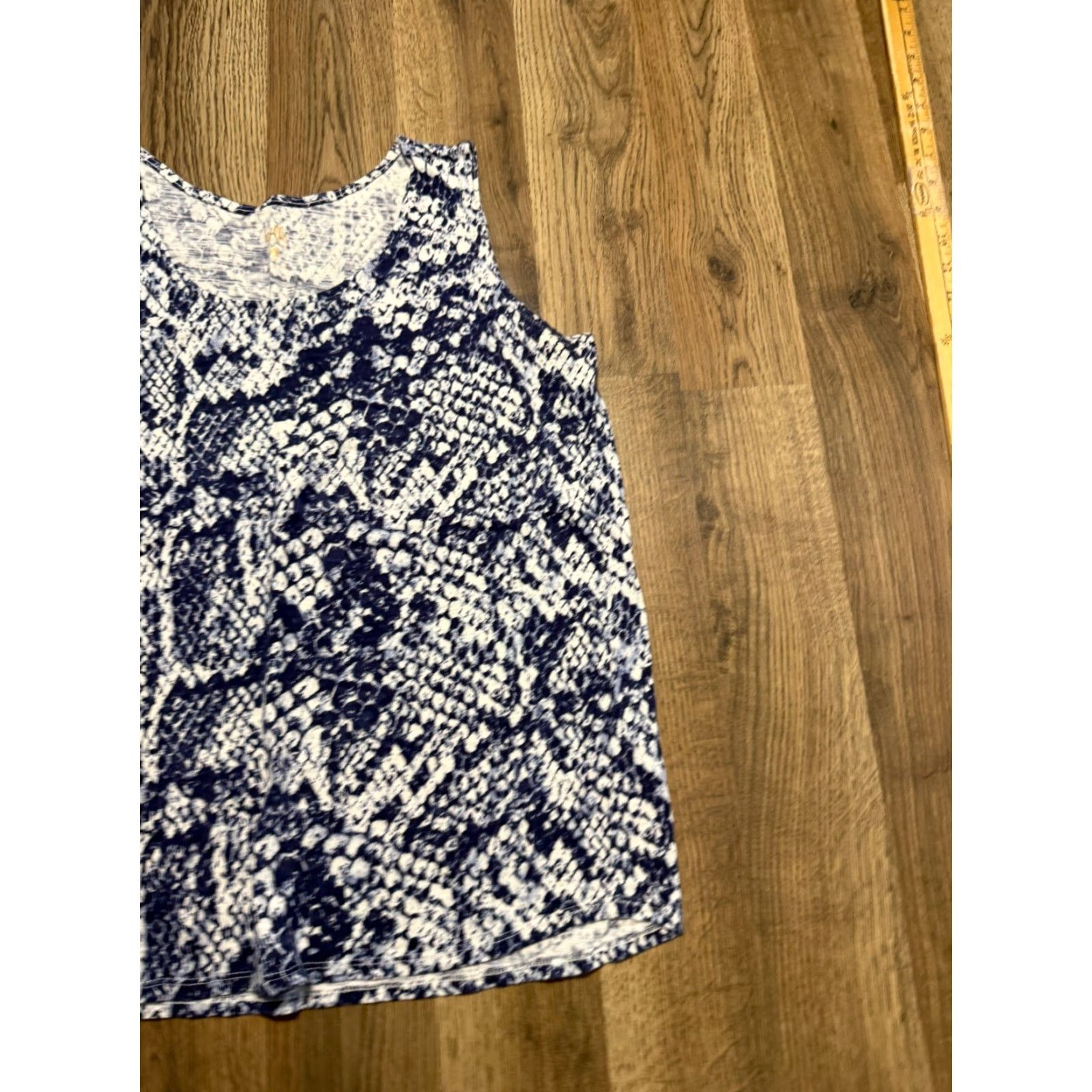 Vintage Belle Tank Top Women's Size Medium Blue White Allover Printed Round Neck Shirt Tank Belle Tank Top Mens? No. Size M / US 6-8 / IT 42-44 - 3 Thumbnail