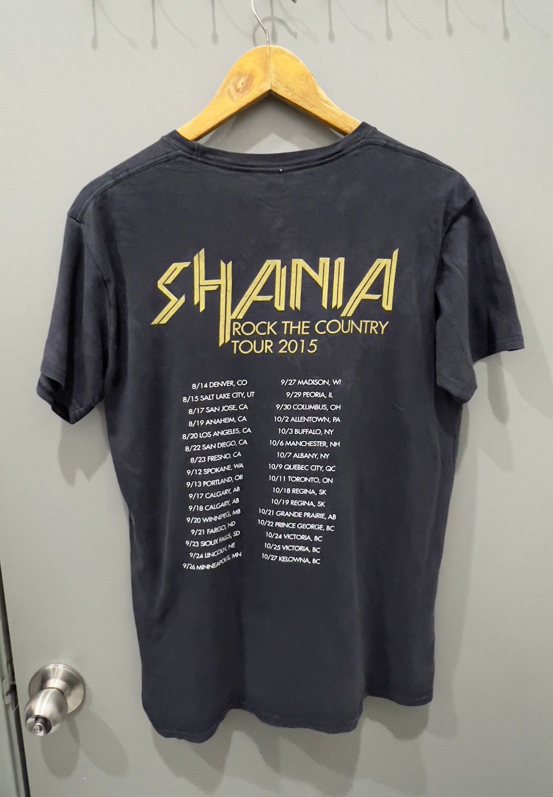 Band Tees Shania Rock This Country Tour 2015 Size US L / EU 52-54 / 3 - 2 Thumbnail