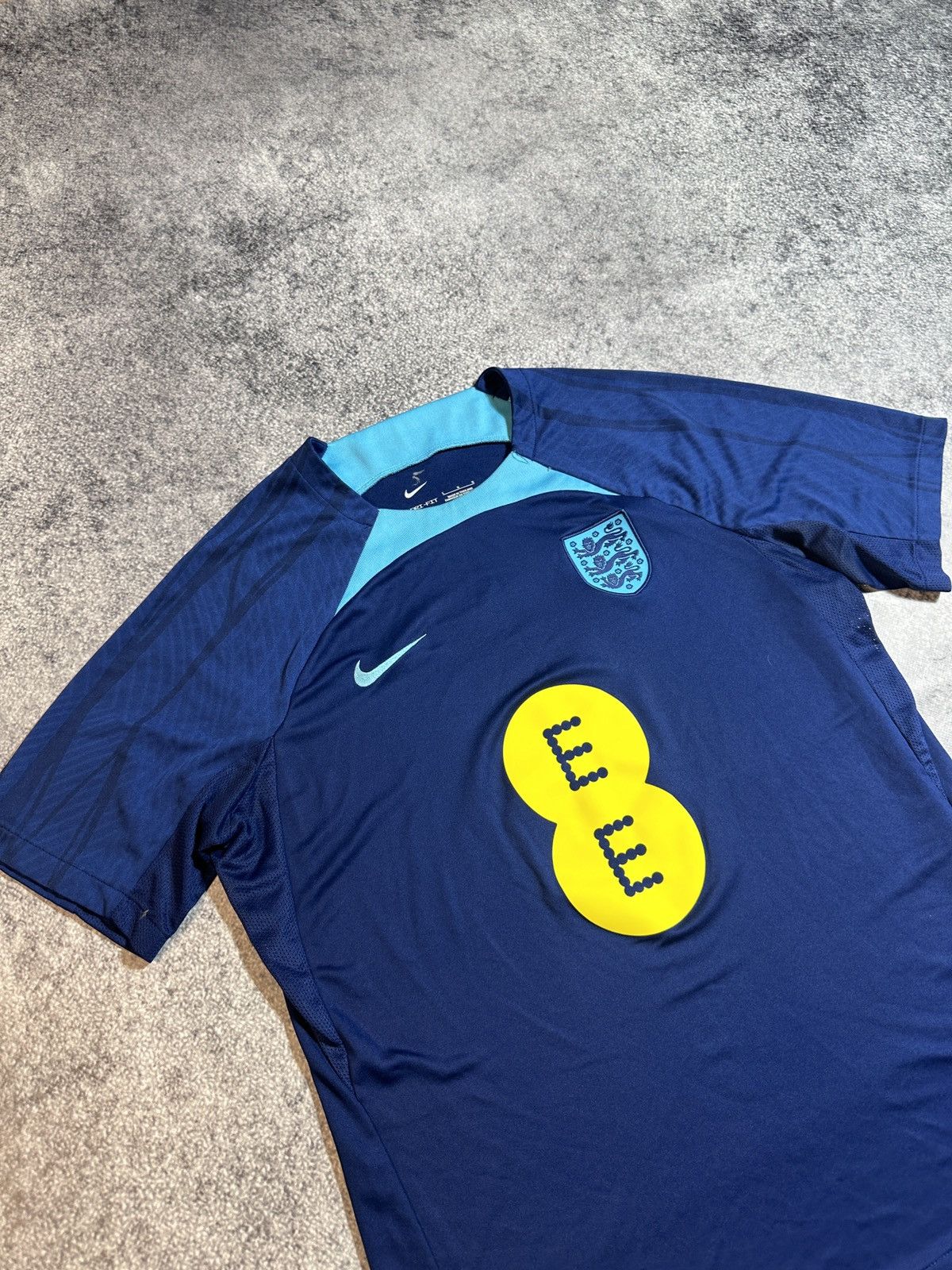 Nike Rare Nike England Soccer Jersey Streetwear Vintage Style L Size US L / EU 52-54 / 3 - 2 Thumbnail