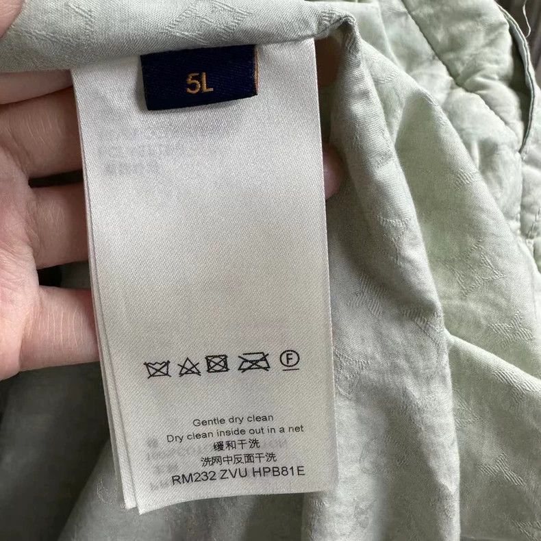 Louis Vuitton Louis Vuitton size 5l White and grey strap full printed lo Size US XXL / EU 58 / 5 - 5 Thumbnail