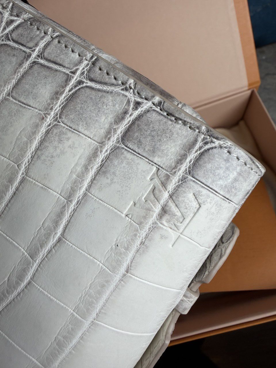 Louis Vuitton Louis Vuitton Zippy XL Crocodylus Niloticus (Himalaya) Size ONE SIZE - 3 Thumbnail