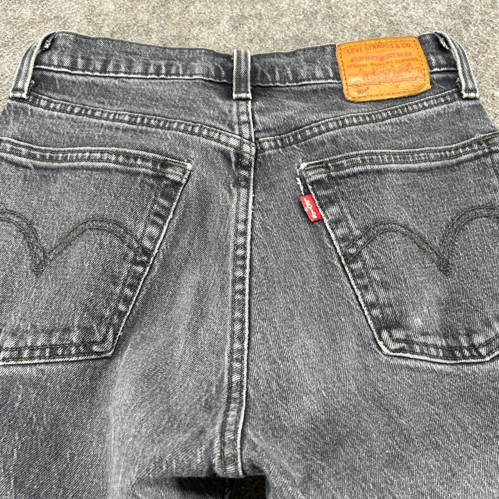 Levi's Levi's 501 Jeans Women's 25x26 Black Dark Wash Denim Stretch Straight Regular 5-Pocket 501 Series Vintage? No. (Note: "Vintage" is No in specs) Size 42" / US 20 - 7 Thumbnail