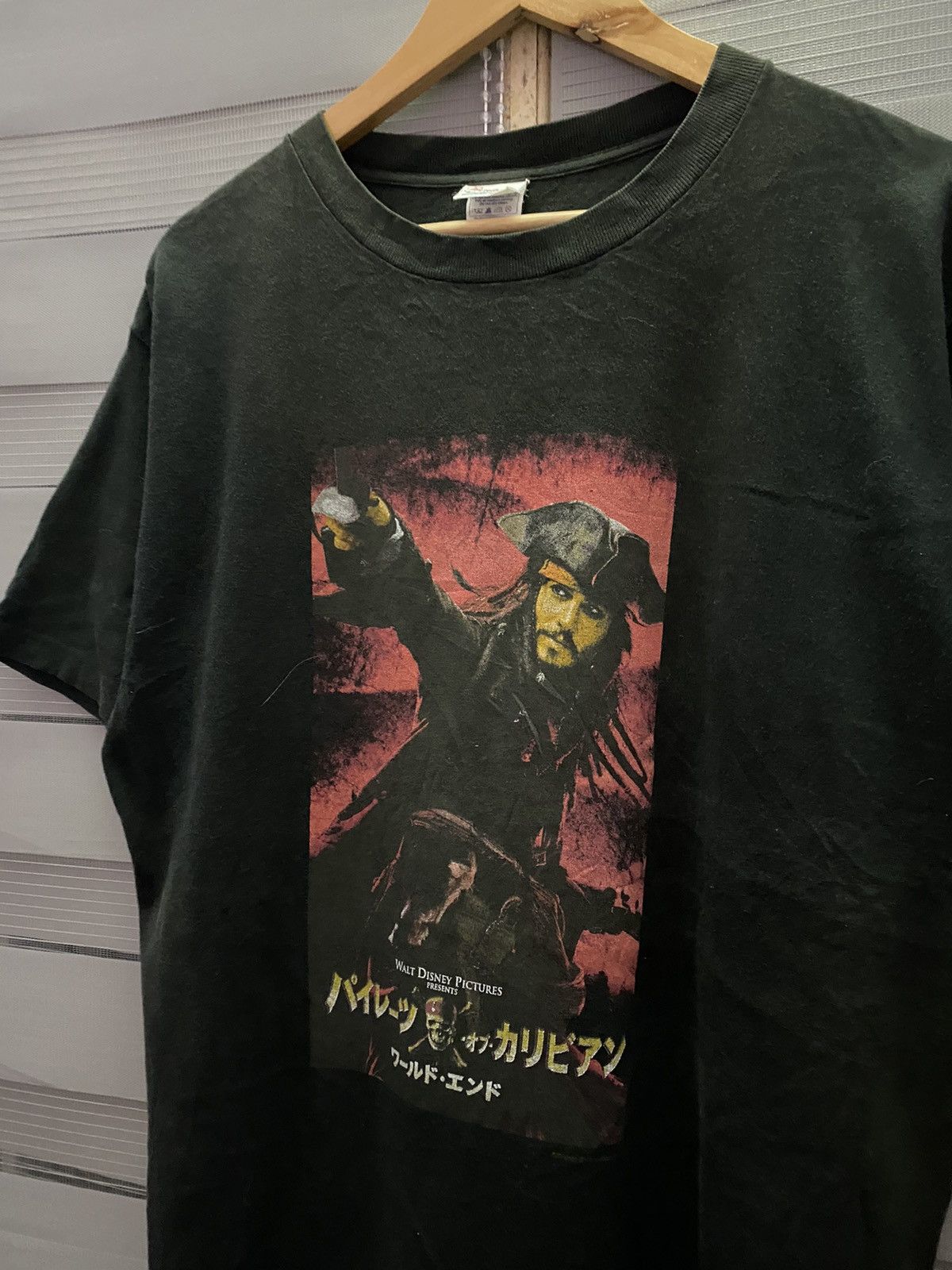 Disney Captain Jack Sparrow Pirate of the Caribbean Movie Tees Size US M / EU 48-50 / 2 - 2 Thumbnail