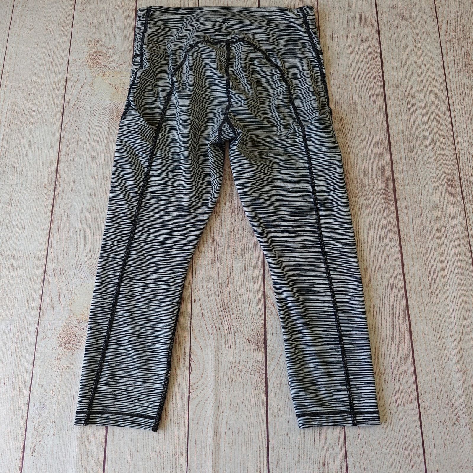 Athleta Athleta Ultimate Linear Lines Capri sz S Size 27" / US 4 / IT 40 - 2 Thumbnail