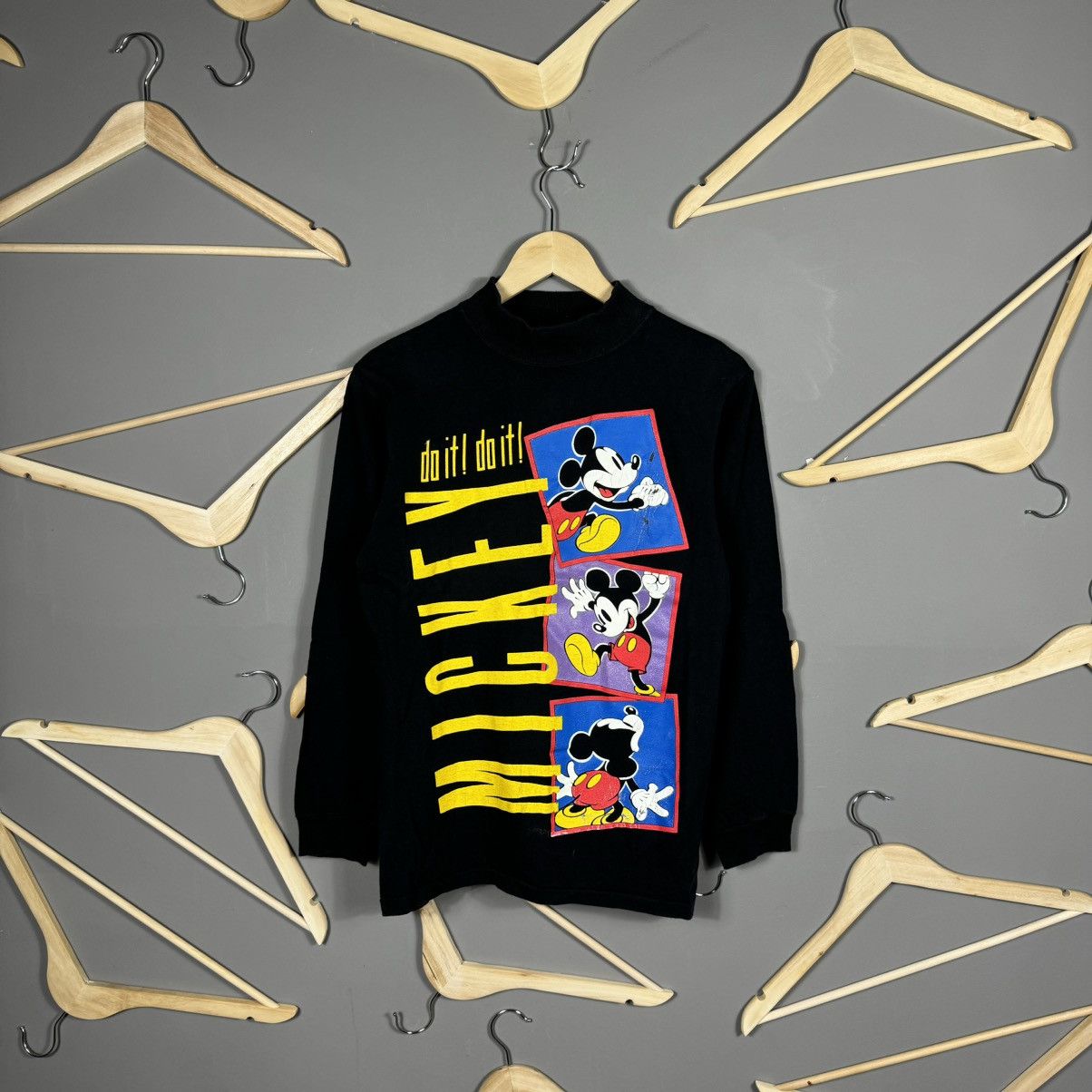 Disney Vintage 90s Mickey & Co. Mouse Disney Sweatshirt Size US S / EU 44-46 / 1 - 1 Thumbnail