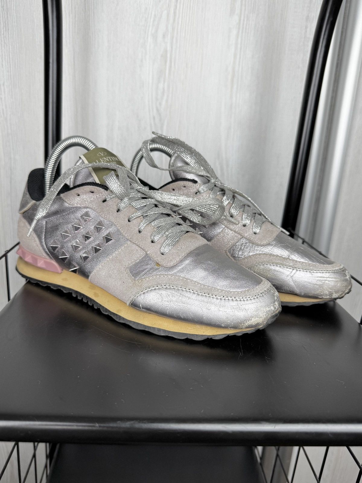 Valentino Valentino Garavani Rockstud grey/silver/pink lowtop sneakers Size US 8 / IT 38 - 1 Thumbnail