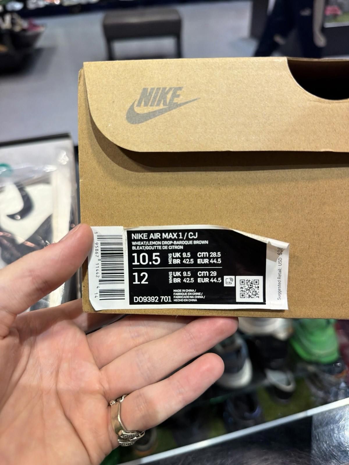 Nike Nike Air Max 1 Cactus Jack Travis Scott Wheat Size 10.5 DS Size US 10.5 / EU 43-44 - 12 Thumbnail