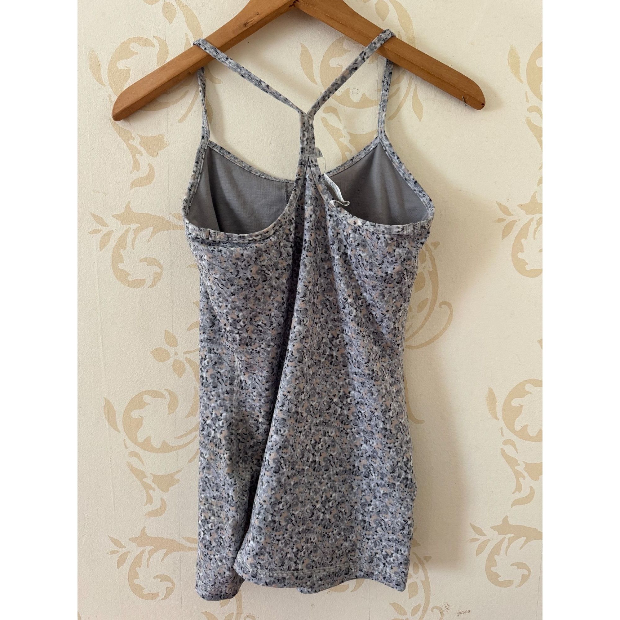 Lululemon Lululemon Stripe Grey Built-in Bra Power Y Tank Top - Ladies Size M / US 6-8 / IT 42-44 - 2 Thumbnail