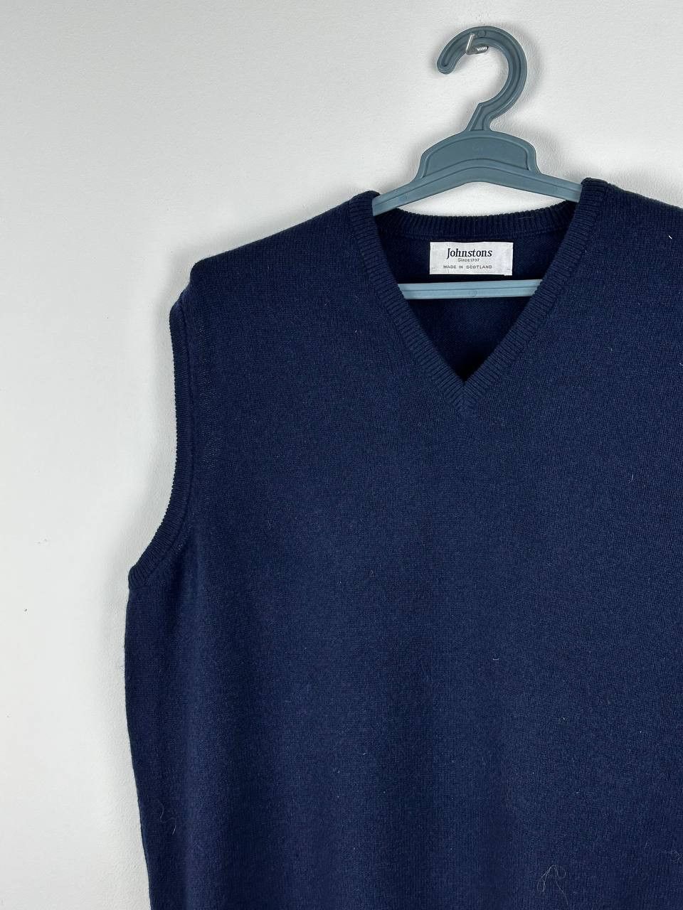 Johnstons Of Elgin Johnstons Of Elgin Navy Wool Sweater Vest Size US L / EU 52-54 / 3 - 1 Thumbnail