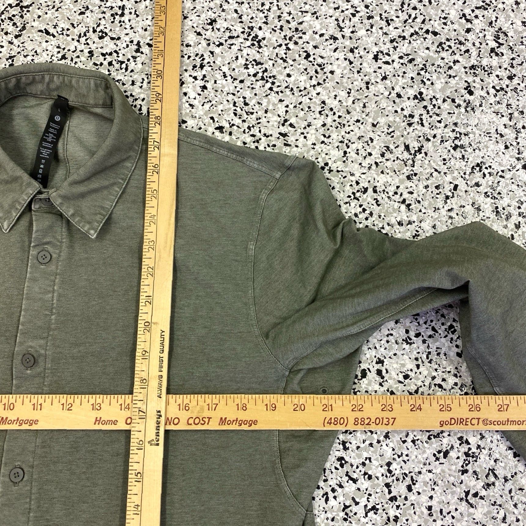 Lululemon Lululemon Shirt Mens Large Green Button Up Long Sleeve Stretch Size US L / EU 52-54 / 3 - 2 Thumbnail