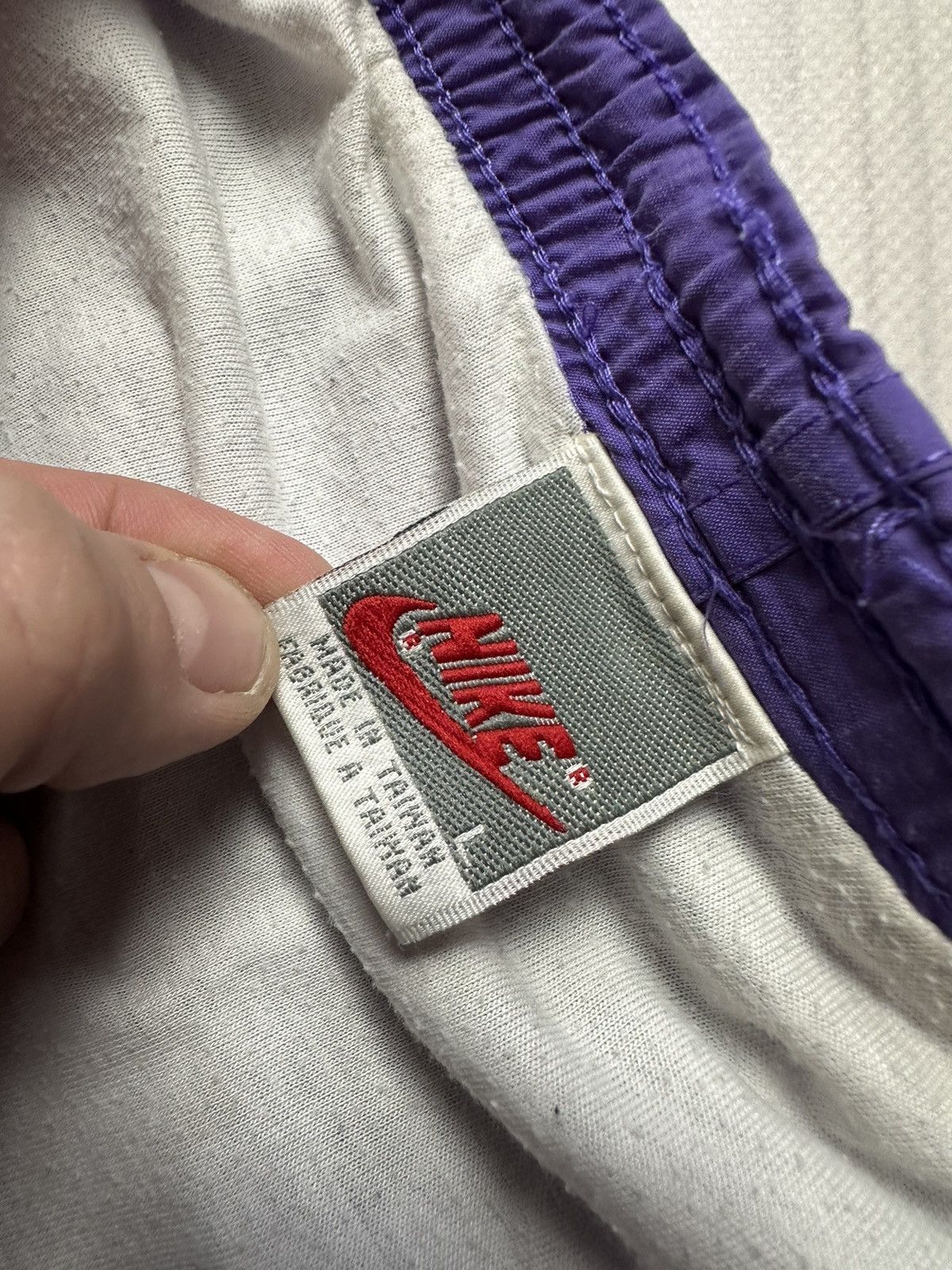 Nike × Vintage Vintage Nike logo shorts purple rare size L Size US 34 / EU 50 - 2 Thumbnail