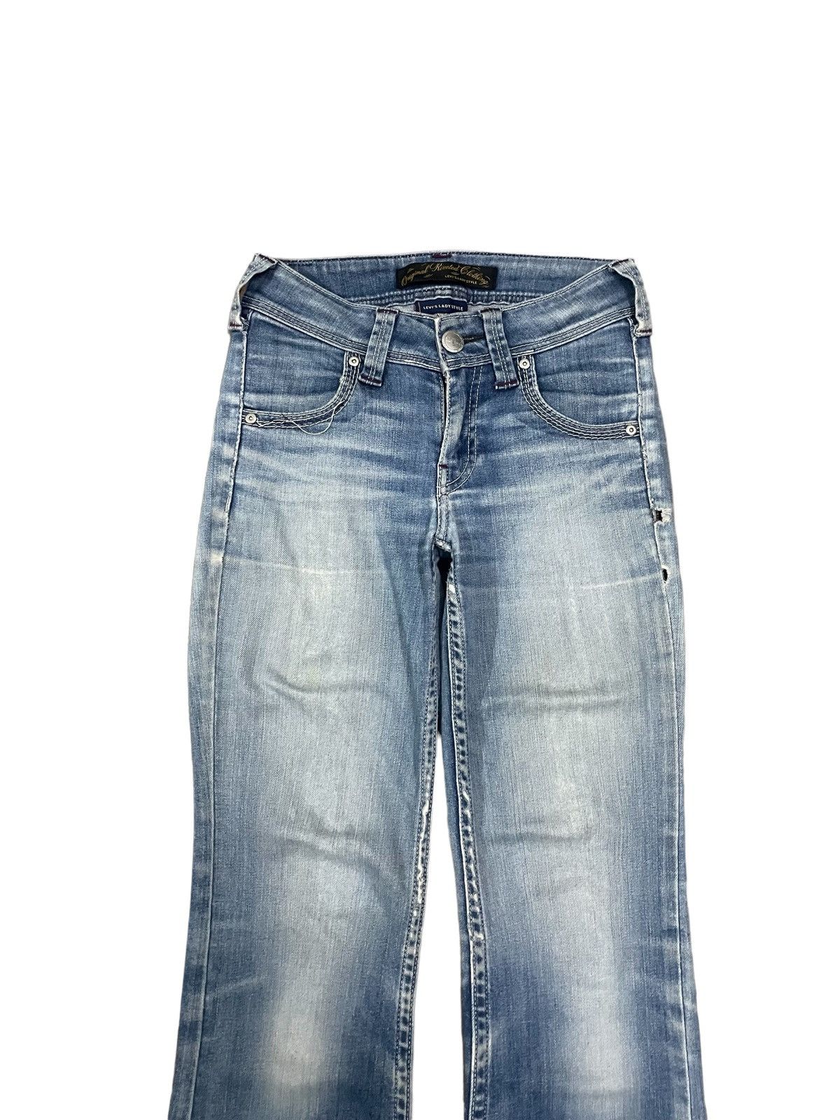 Levi's Vintage Levi’s Womenswear Low Rise Blue Wash Flare Jeans Size 25" / US 0 / IT 36 - 2 Thumbnail