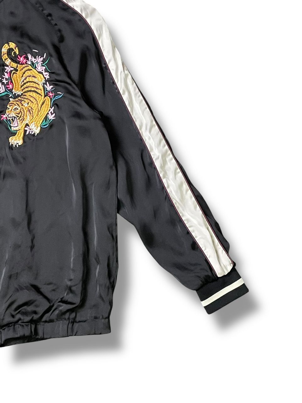 Divided × H&M H&M Divided Sukajan Embroidery Tiger Jacket (2) Size US XS / EU 42 / 0 - 6 Thumbnail