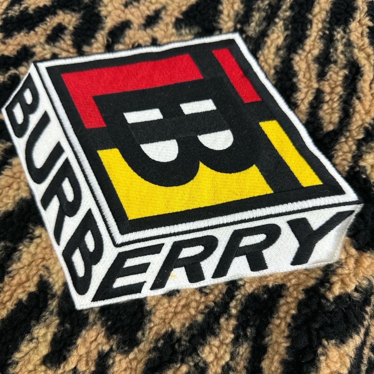 Burberry NWT Burberry Leopard Print Fleece Sweater Size US M / EU 48-50 / 2 - 8 Thumbnail