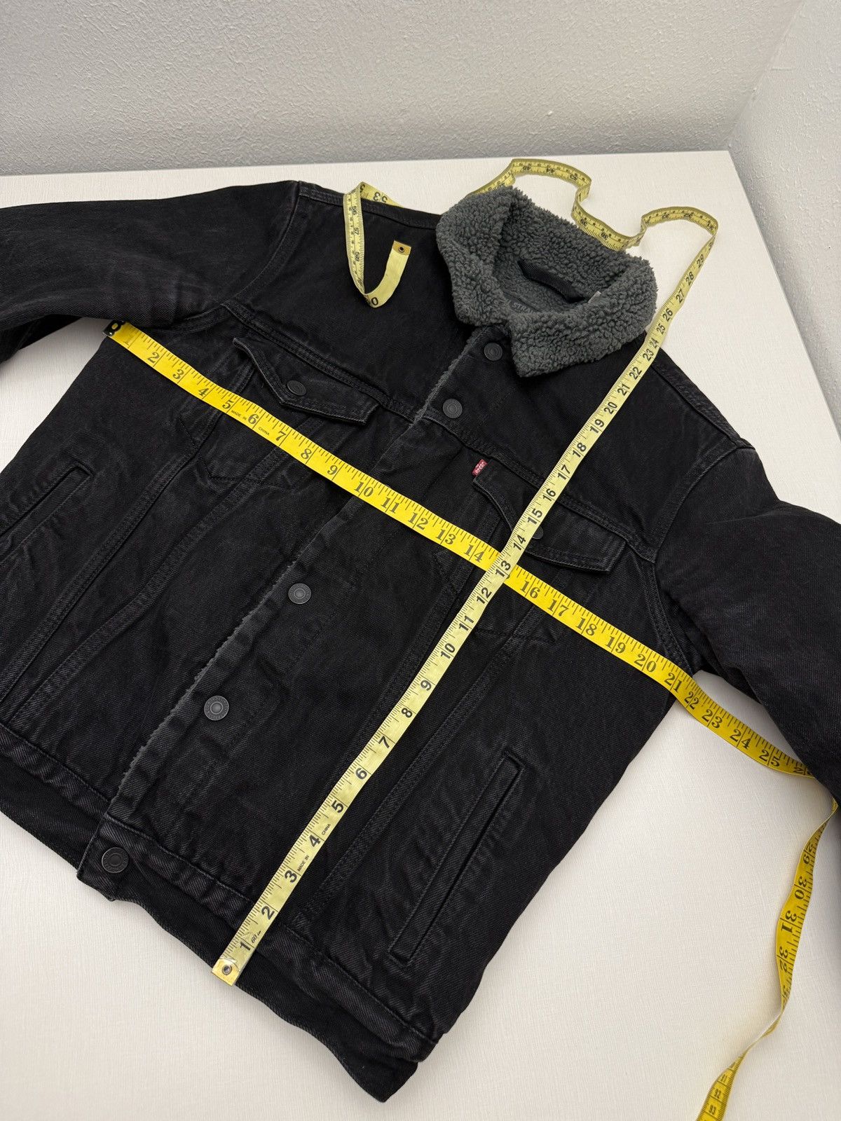 Levi's Levis Black Sherpa Lined Dark Wash Denim Trucker Jacket S Size US S / EU 44-46 / 1 - 5 Thumbnail