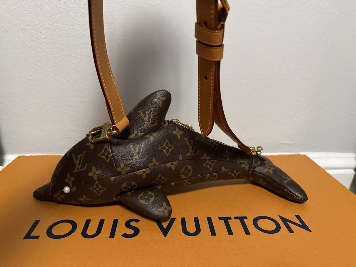 Louis Vuitton Louis Vuitton Dolphin Bumbag Size ONE SIZE - 5 Thumbnail