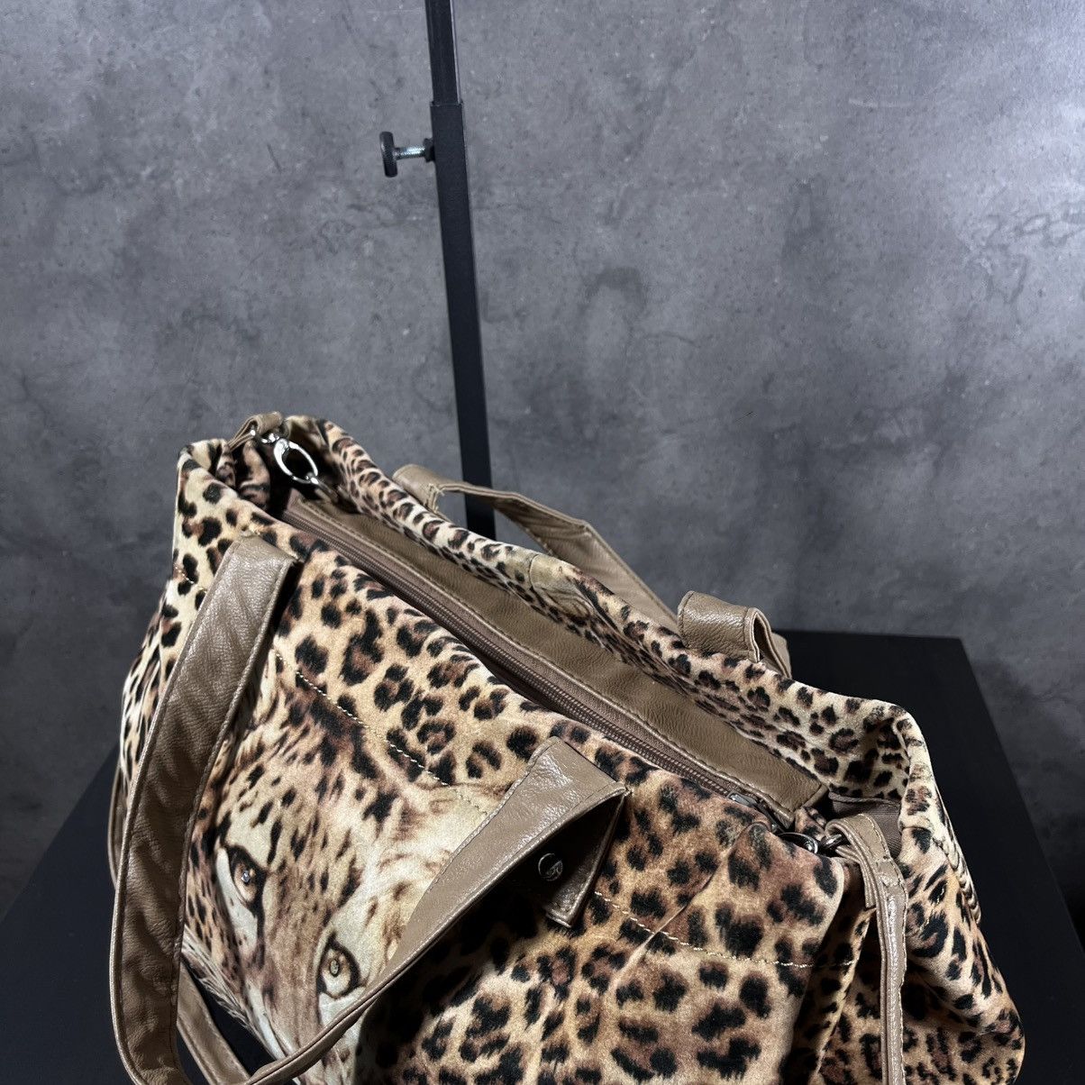 Japanese Brand Vintage Y2K Leopard Print Avant Garde Hand Shoulder Bag Size ONE SIZE - 13 Thumbnail