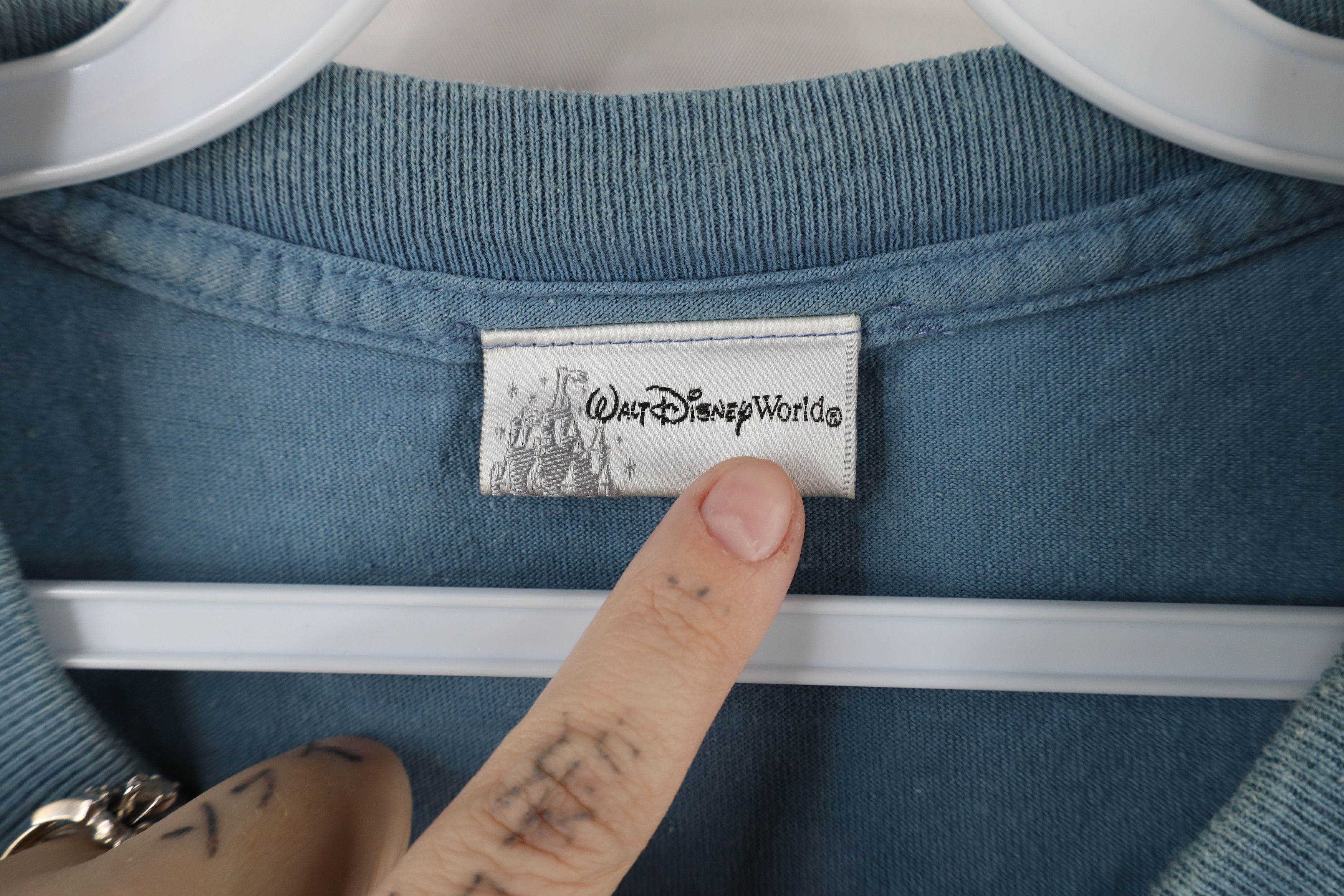 Disney × Vintage Vintage 90s Disney White Grumpy Dwarf Hockey T-Shirt Blue Size US XL / EU 56 / 4 - 5 Thumbnail