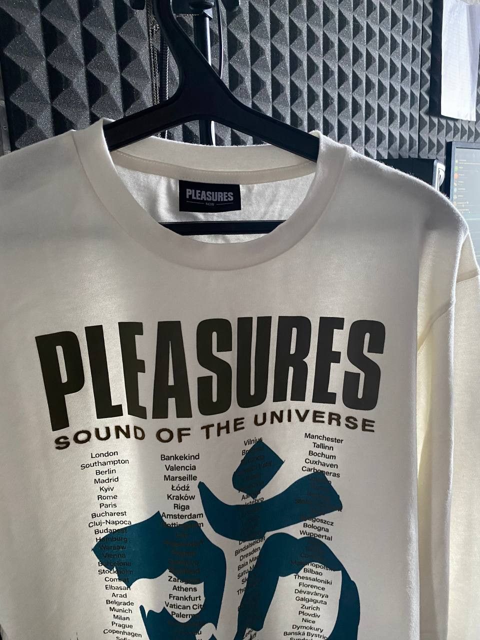 Pleasures Pleasures - Universe Longsleeve Size US M / EU 48-50 / 2 - 6 Thumbnail