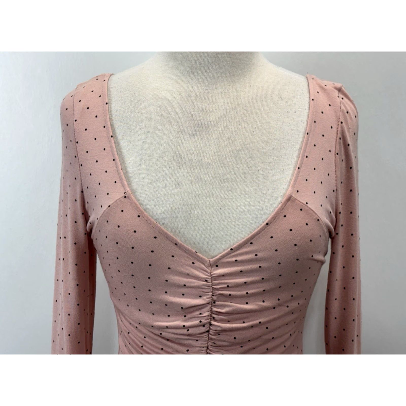 Vintage VINTAGE We The Free Polka Dot Blouse Women’s Small Pink Bell Sleeve Ruched Boho Size S / US 4 / IT 40 - 5 Thumbnail