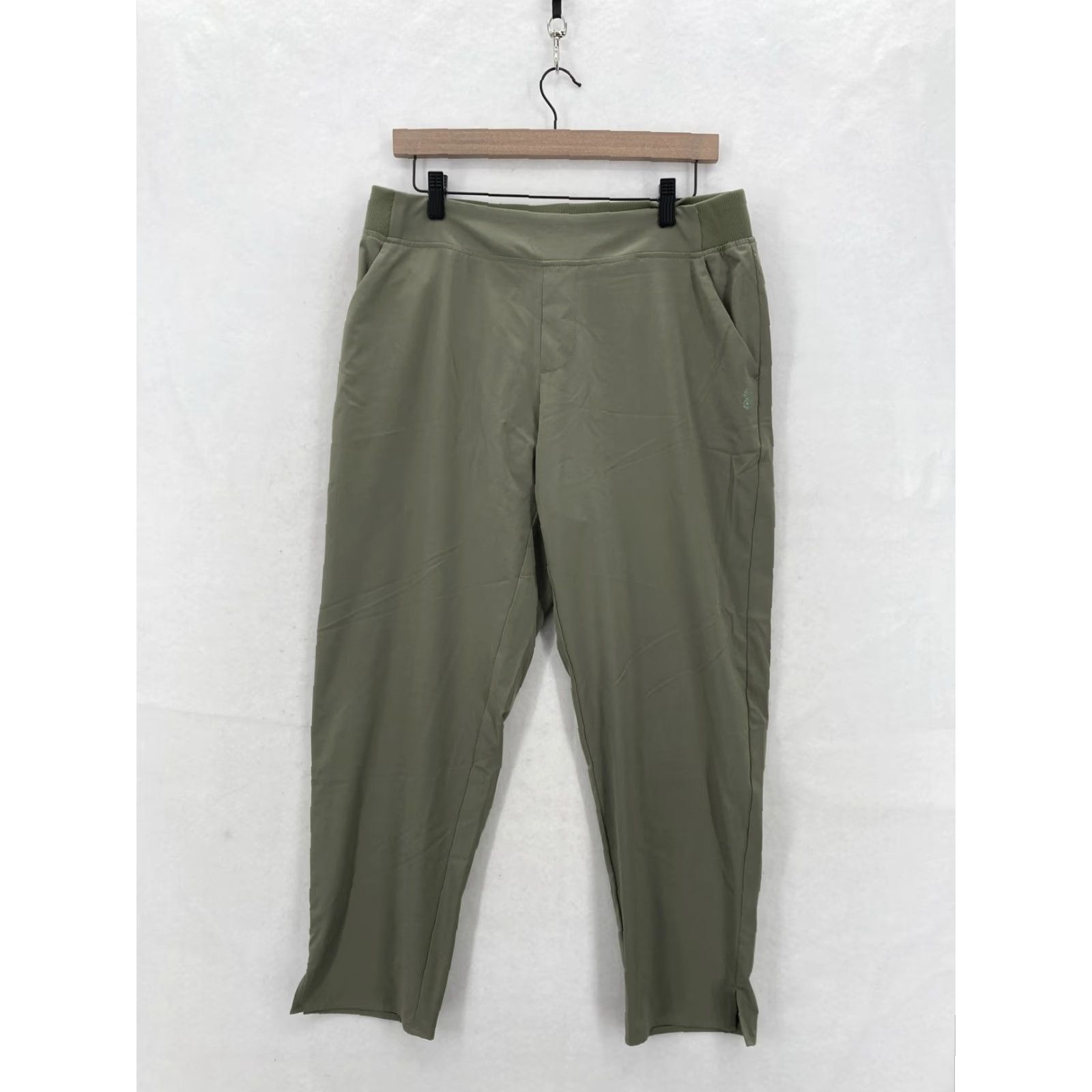 Tommy Bahama Tommy Bahama Pants Womens Medium Green IslandZone Arielle UPF 30 Quick Dry Golf Size 32" / US 10 / IT 46 - 2 Thumbnail