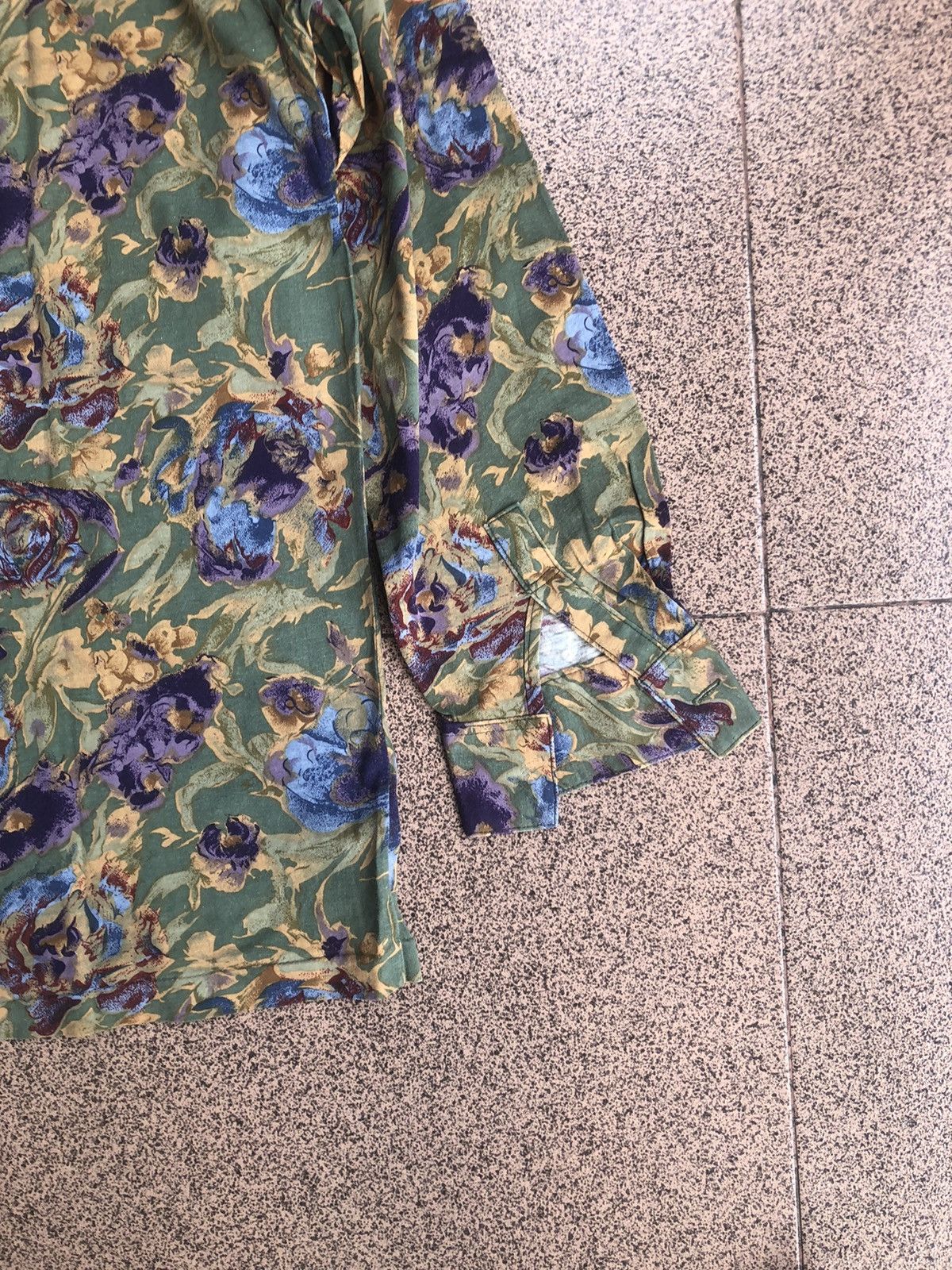Balenciaga Balenciaga Floral Pattern Shirt Beautiful Detail Size US L / EU 52-54 / 3 - 10 Thumbnail